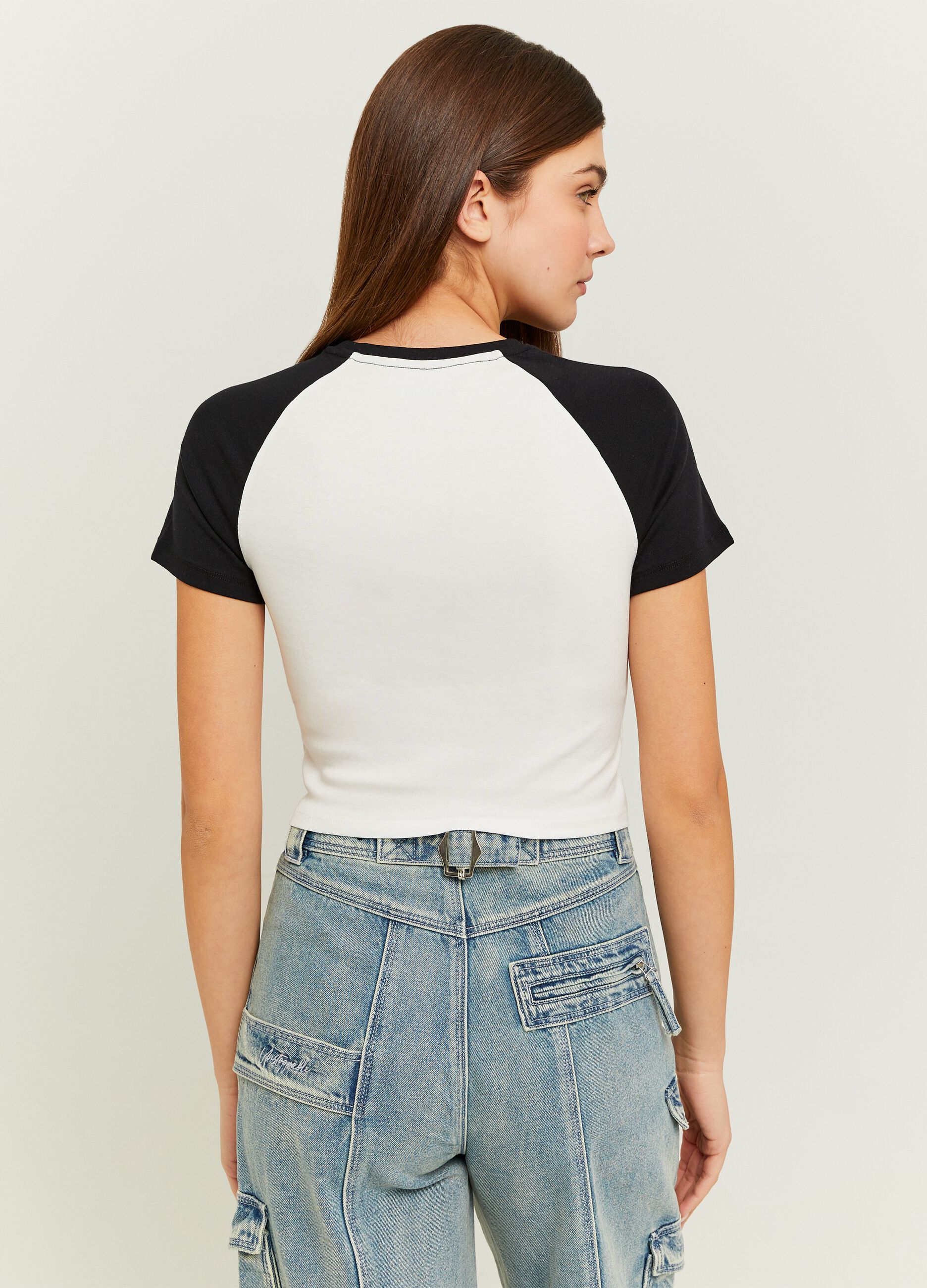 Crop T-shirt with raglan sleeves and college print