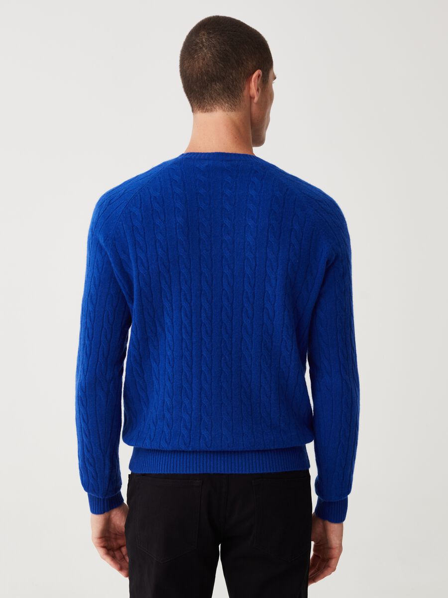 Pullover in cashmere con lavorazione a trecce_2