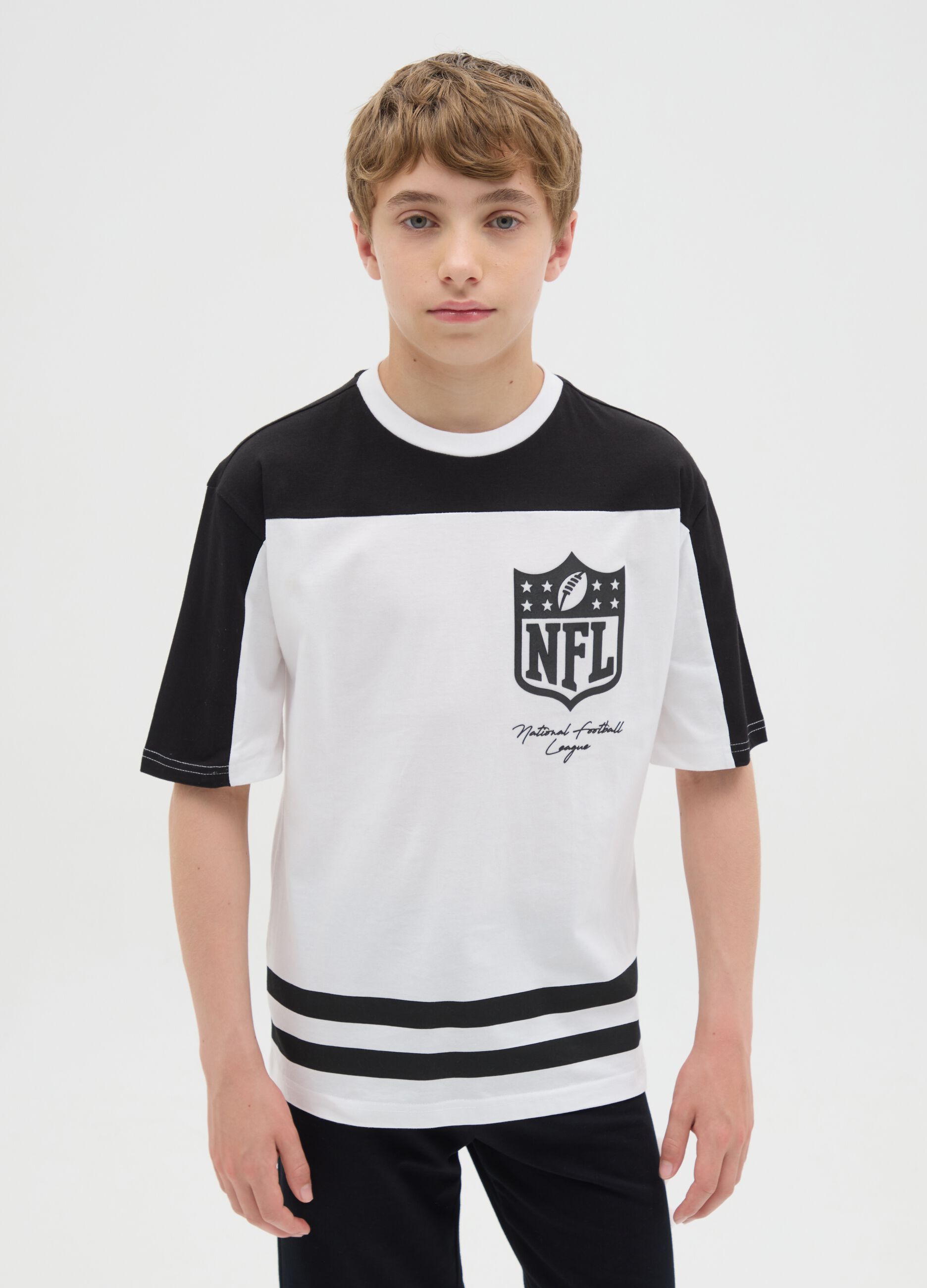 Black and white two-tone cotton T-shirt with NFL print