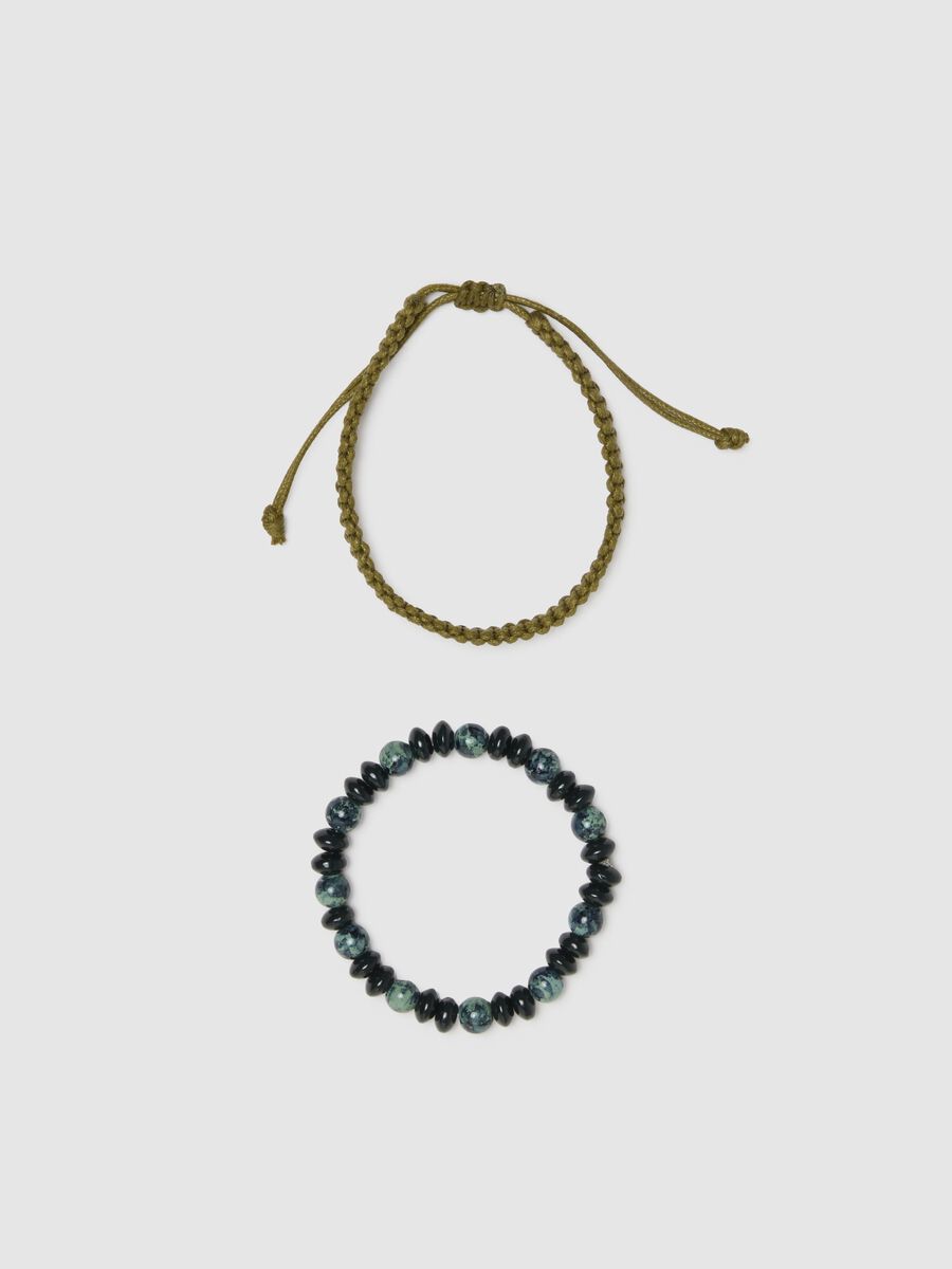 Bipack bracciali multicolor con perline in vetro e design intrecciato_0