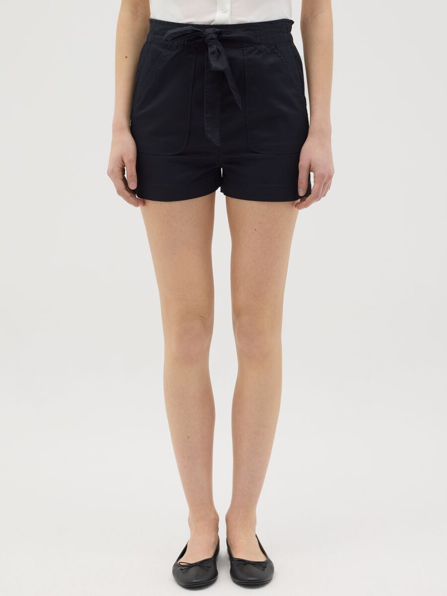 Fluid shorts in denim with bow_1