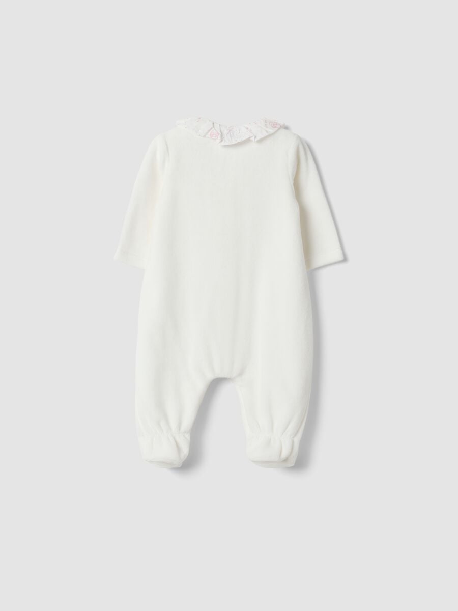 Tutina bianca in misto cotone organico con colletto_1