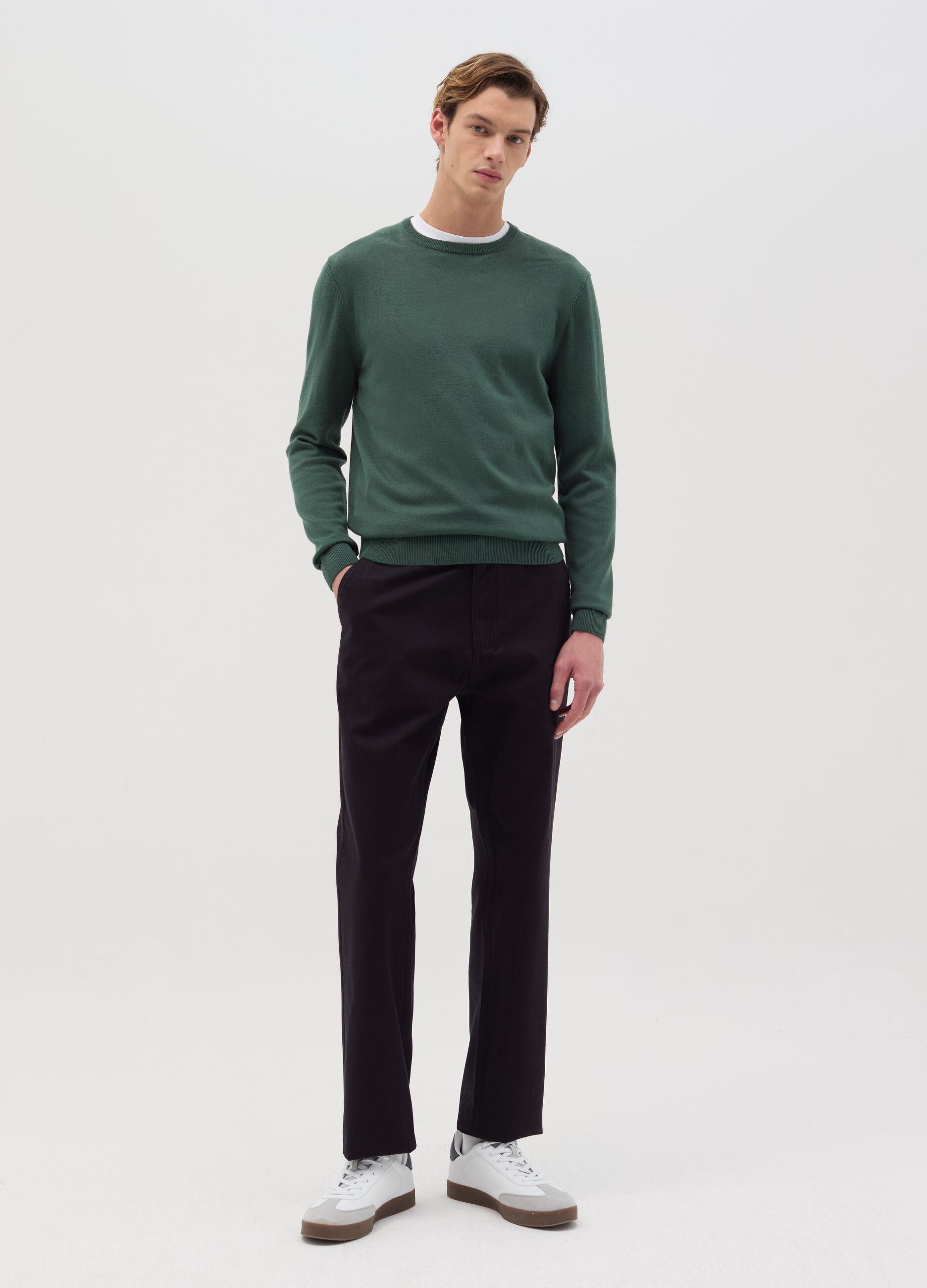 Round neck pullover