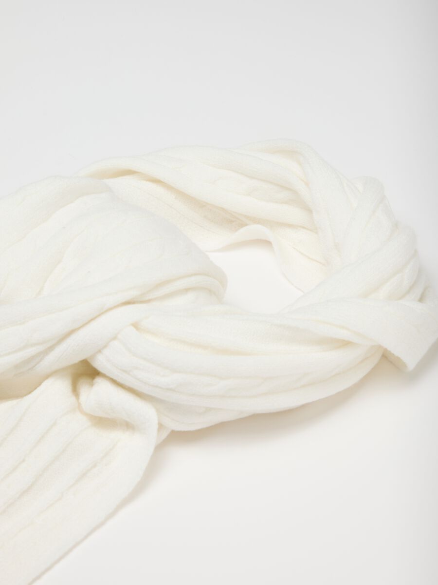 White Girls' Scarf_1