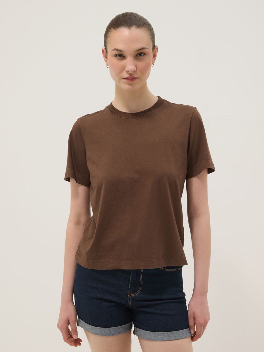 T-shirt marrone a maniche corte in puro cotone regular fit_0