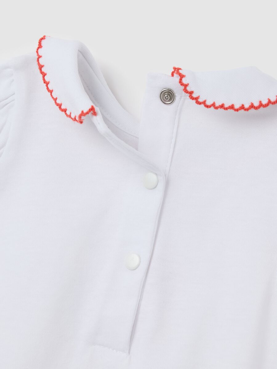 White newborn bodysuit with classic collar_3