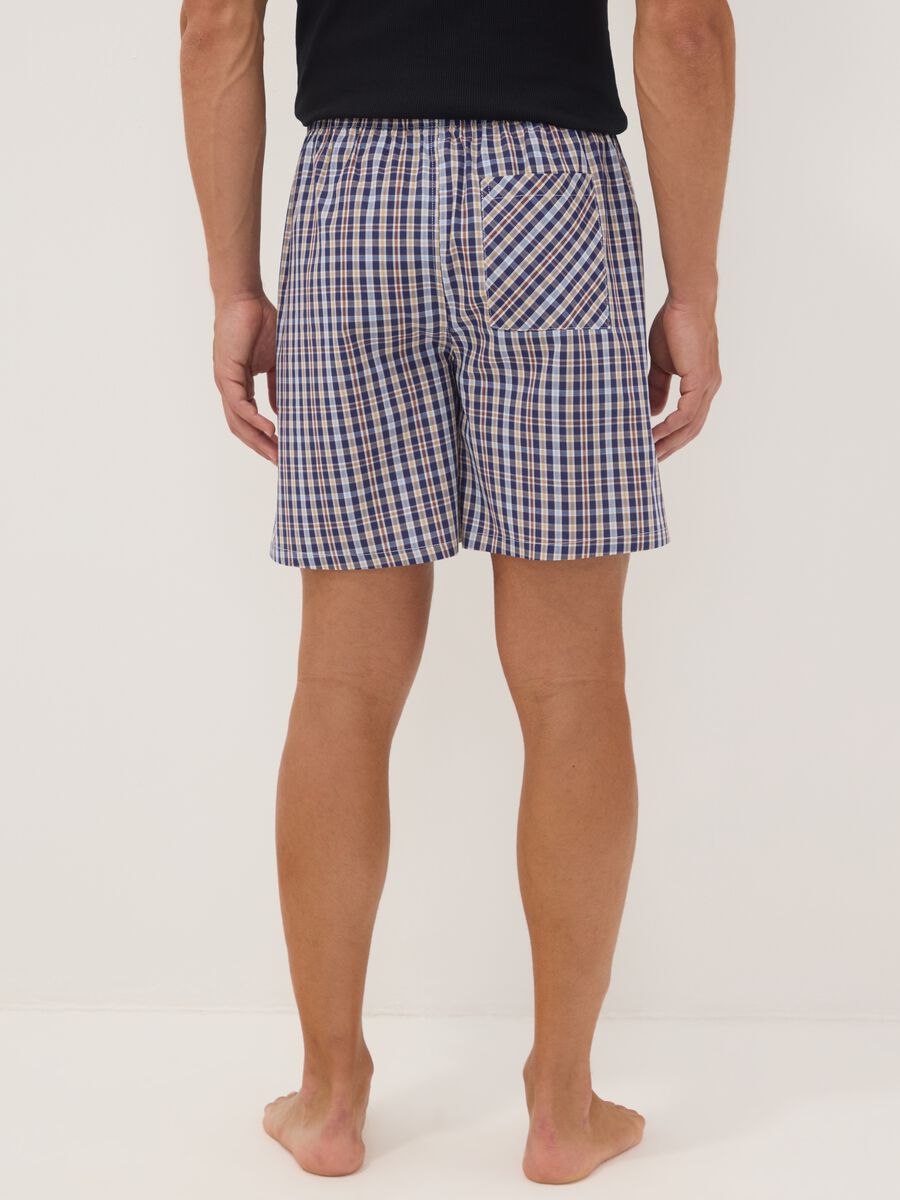 Pantaloncini pigiama blu in cotone organico a quadri_3