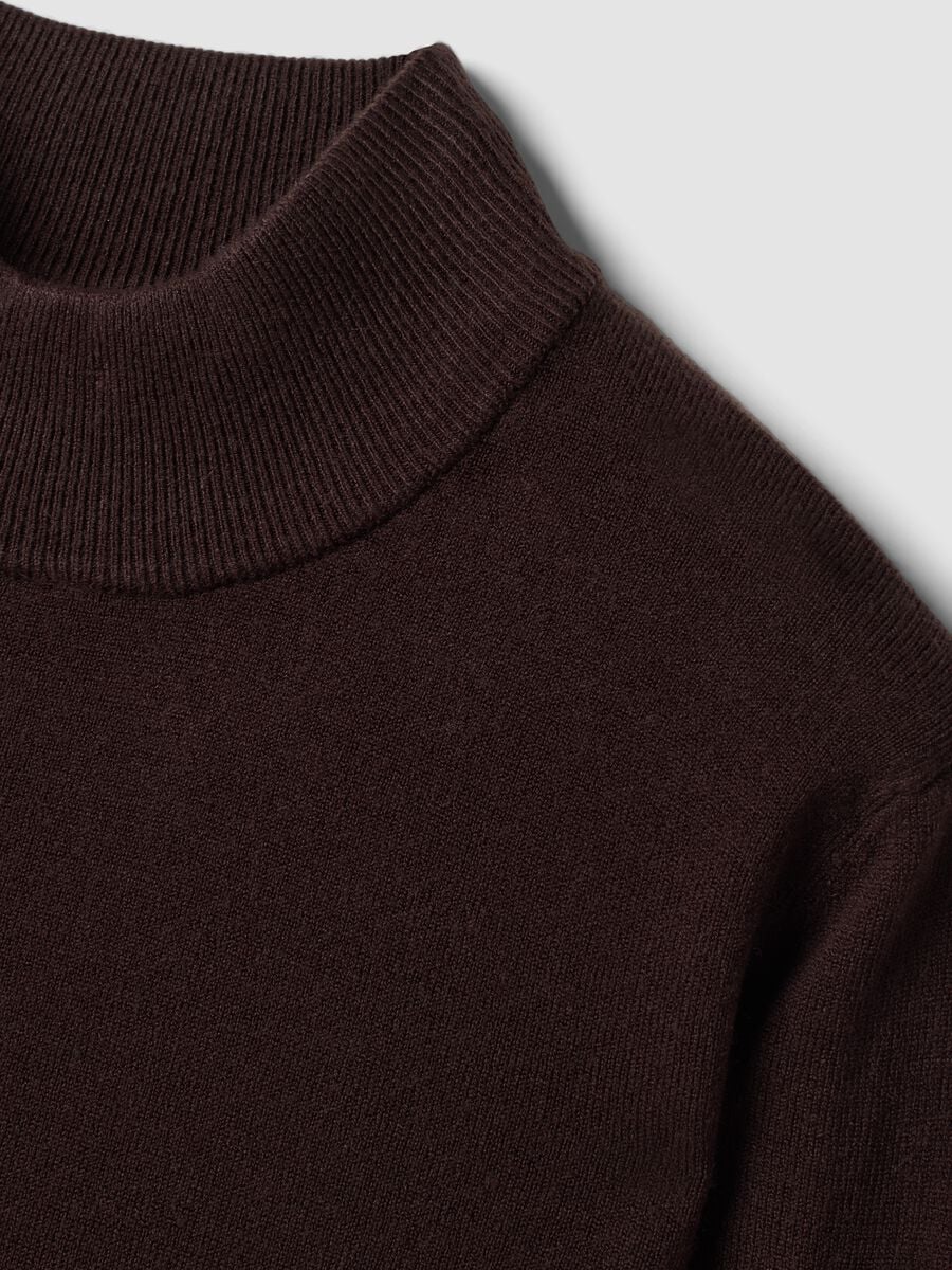 Brown long-sleeve top with raised neck, regular fit_5