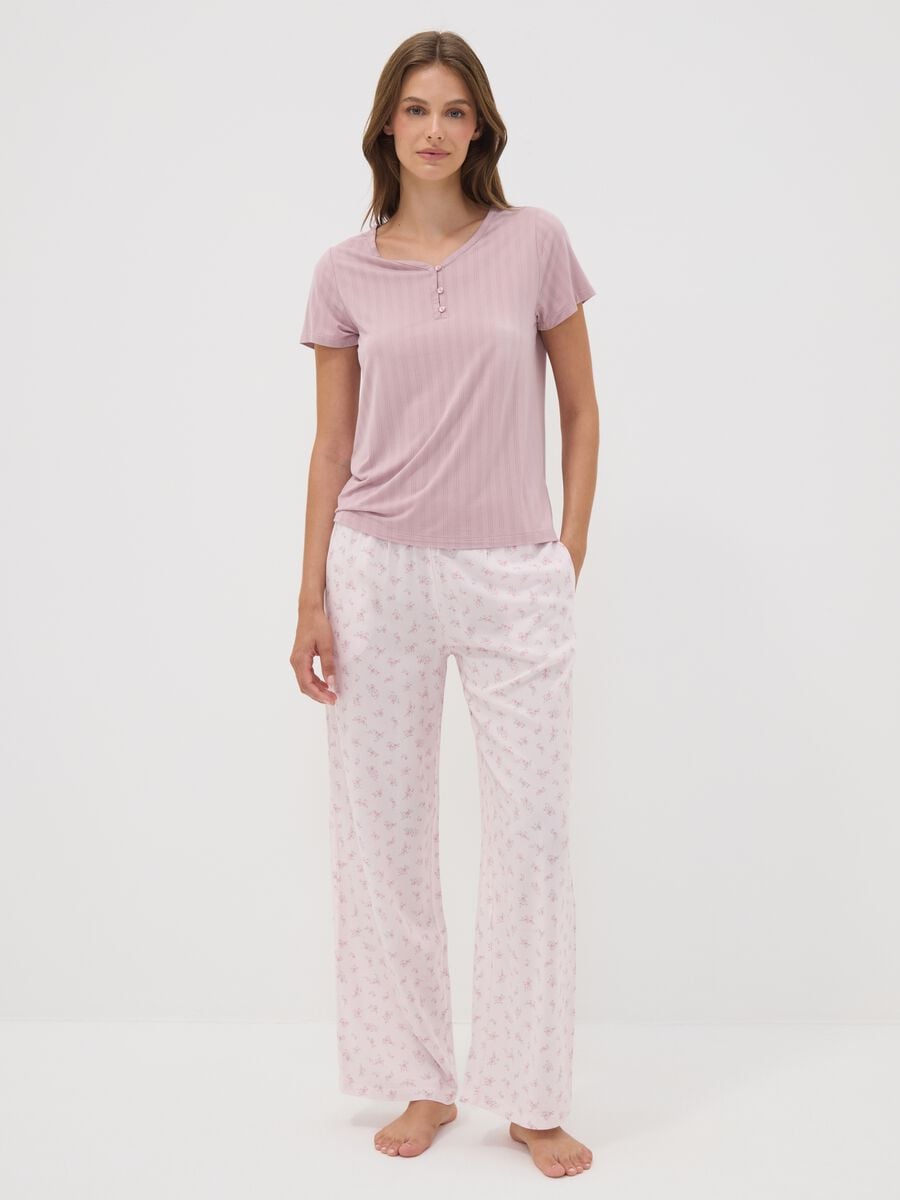 T-shirt pigiama viola in viscosa elasticizzata con scollo a V_0