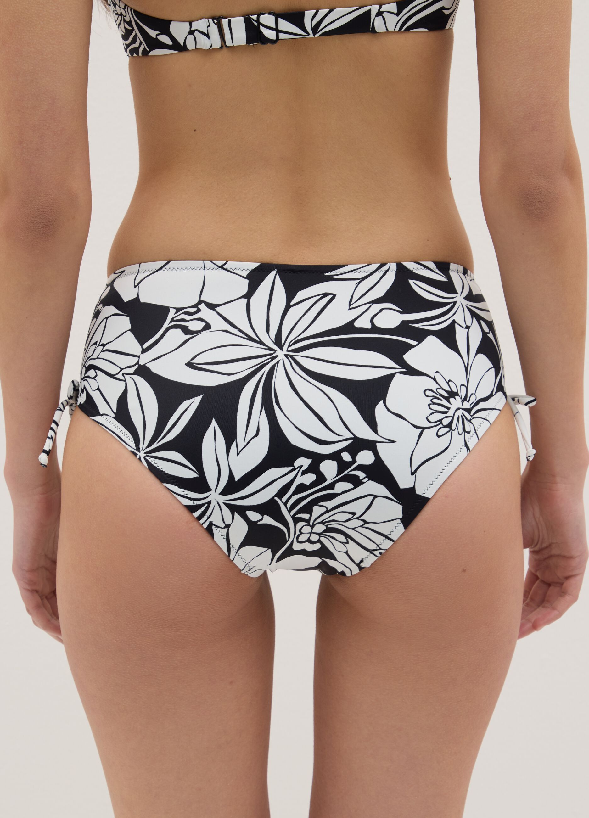 High-waisted bikini briefs with floral print