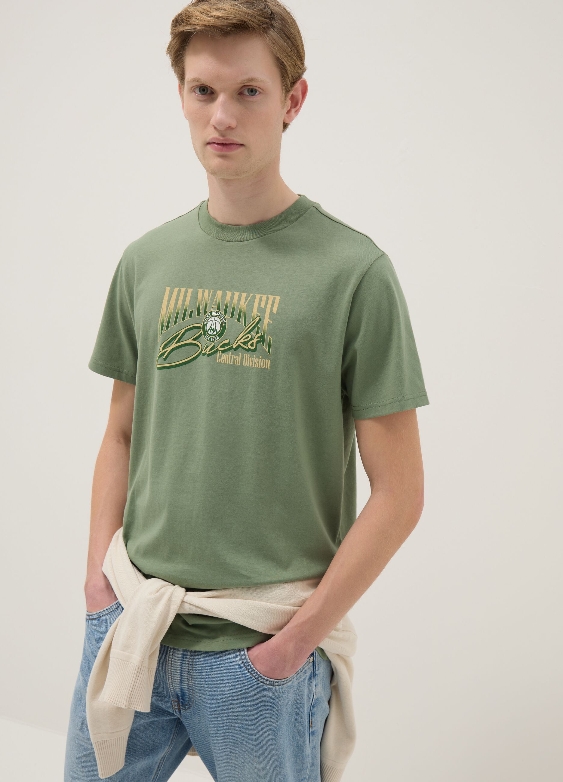 T-shirt in puro cotone verde regular fit con stampa Milwaukee Bucks