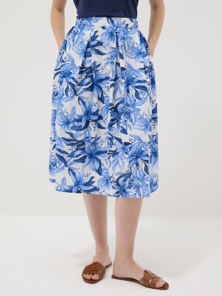 Blue and white cotton midi skirt with floral print_1