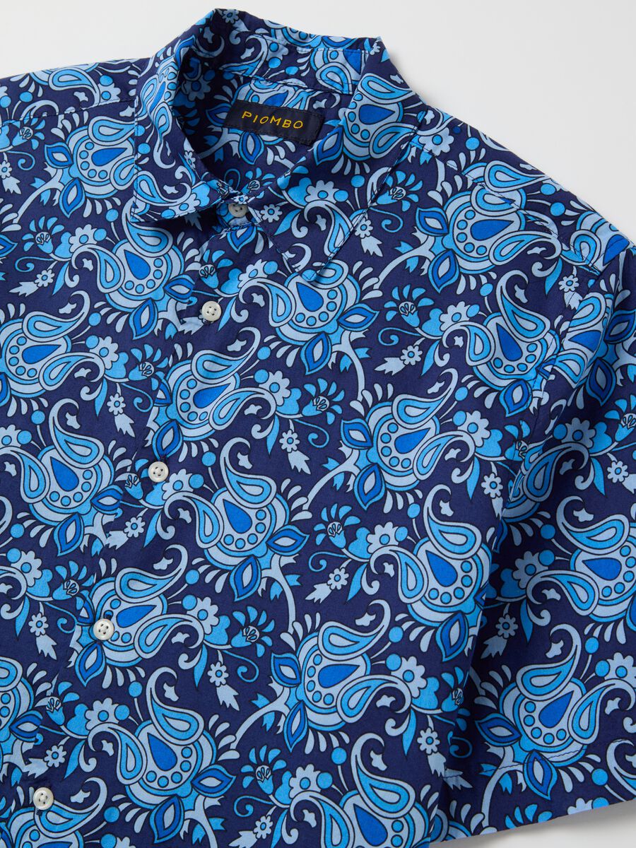 Short-sleeved shirt with paisley print_5