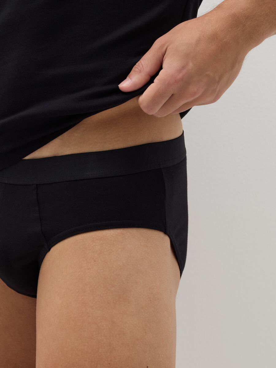 Three-pair pack briefs in stretch cotton_3