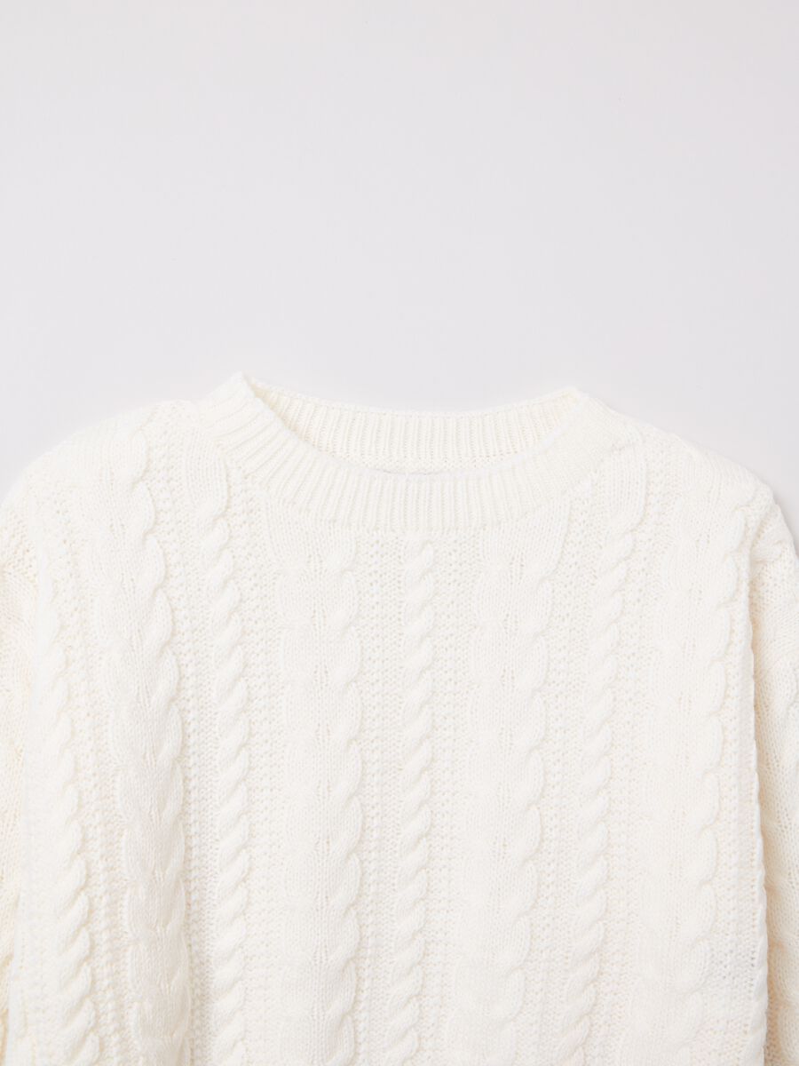 Pullover cropped con lavorazione a trecce_2