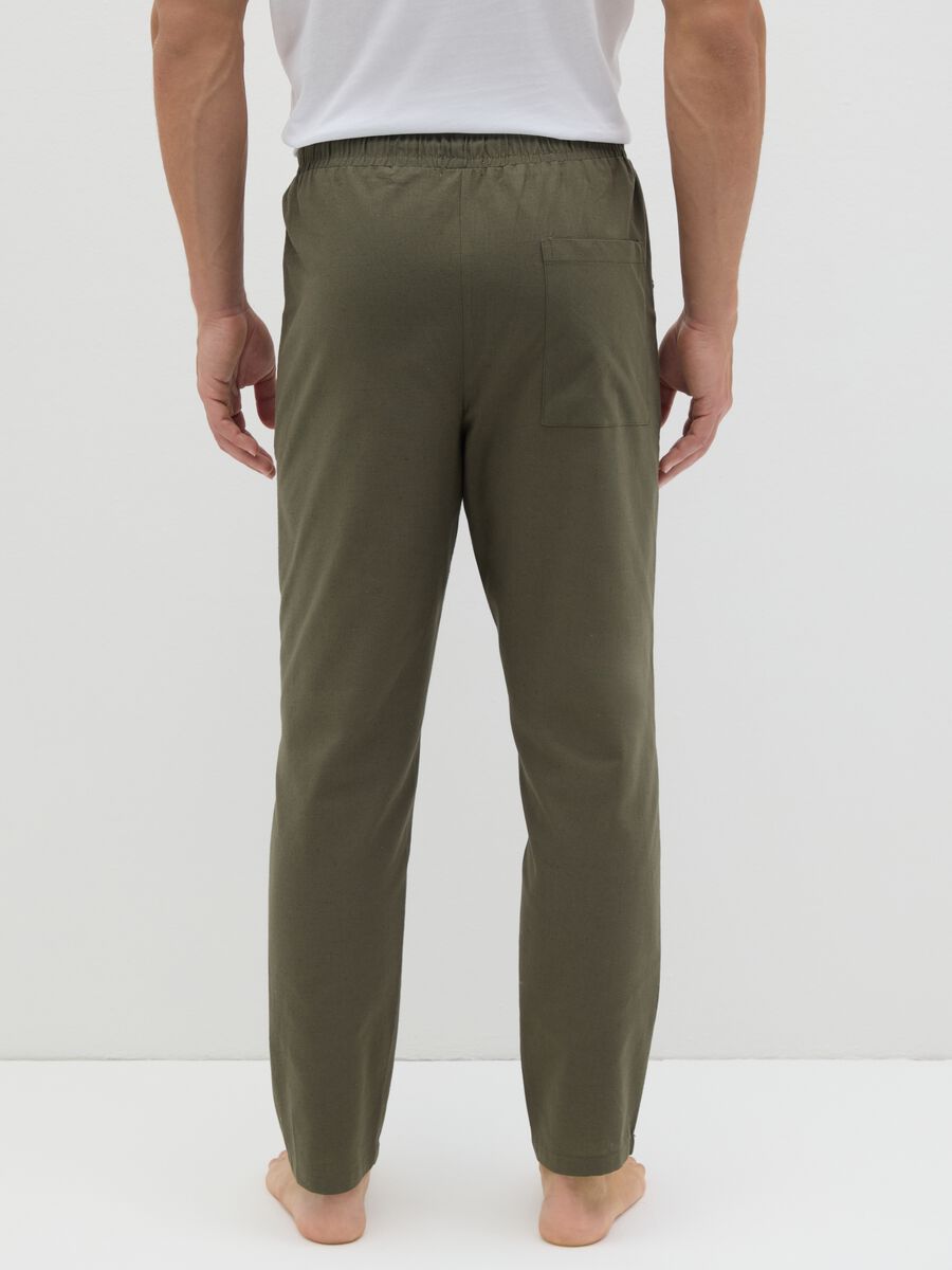 Men's green regular fit cotton blend trousers_3