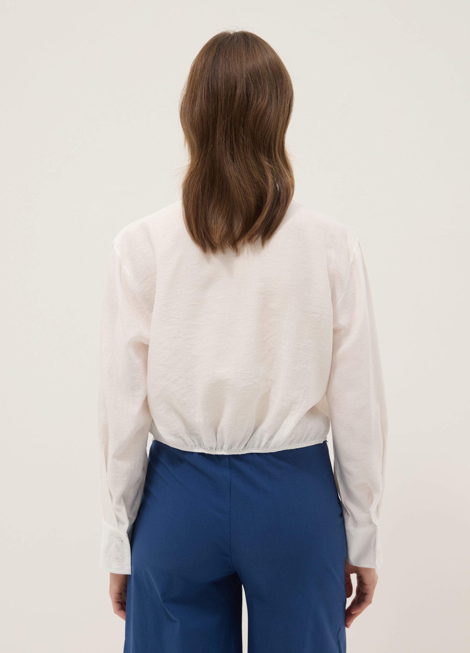 White cropped viscose-blend shirt with knot, regular fit