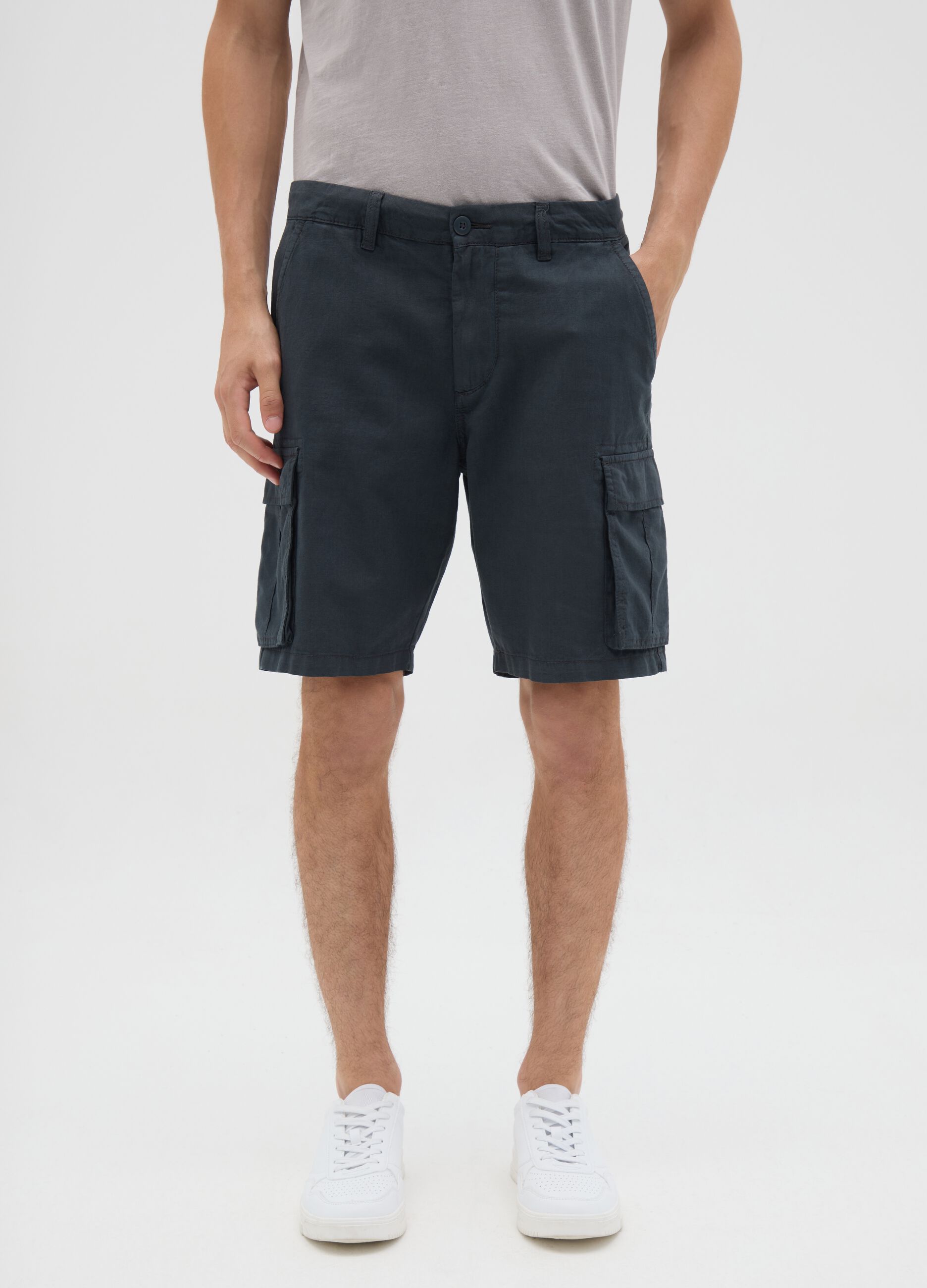 Bermuda cargo da uomo in misto lino nero regular fit
