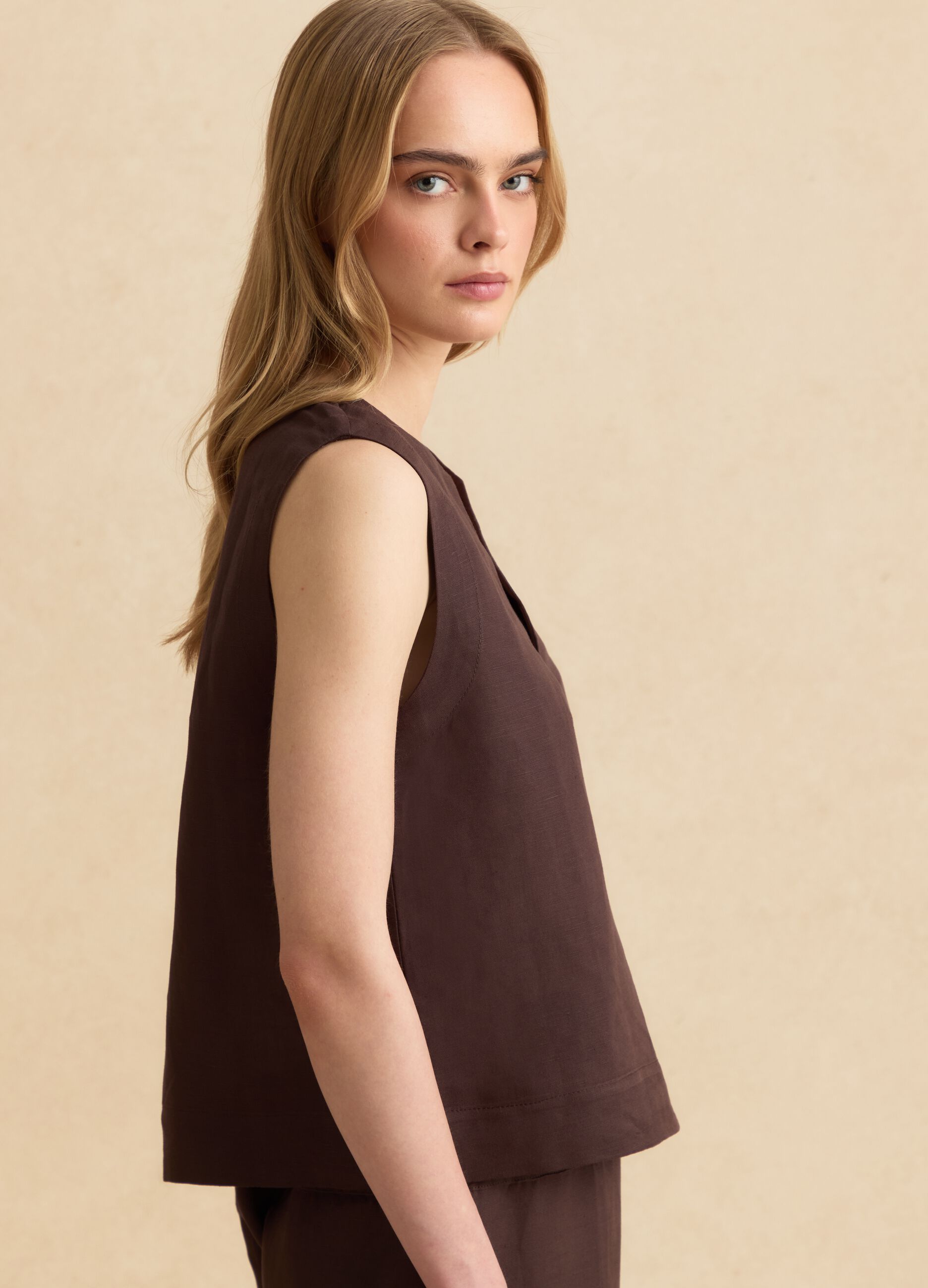 Top marrone in misto lino e viscosa oversize fit