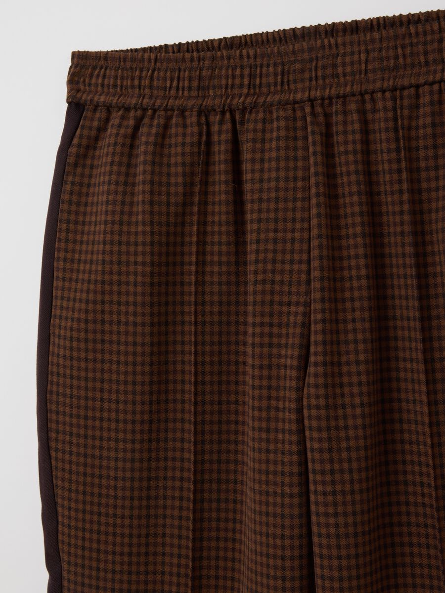 Brown checked regular fit trousers_5