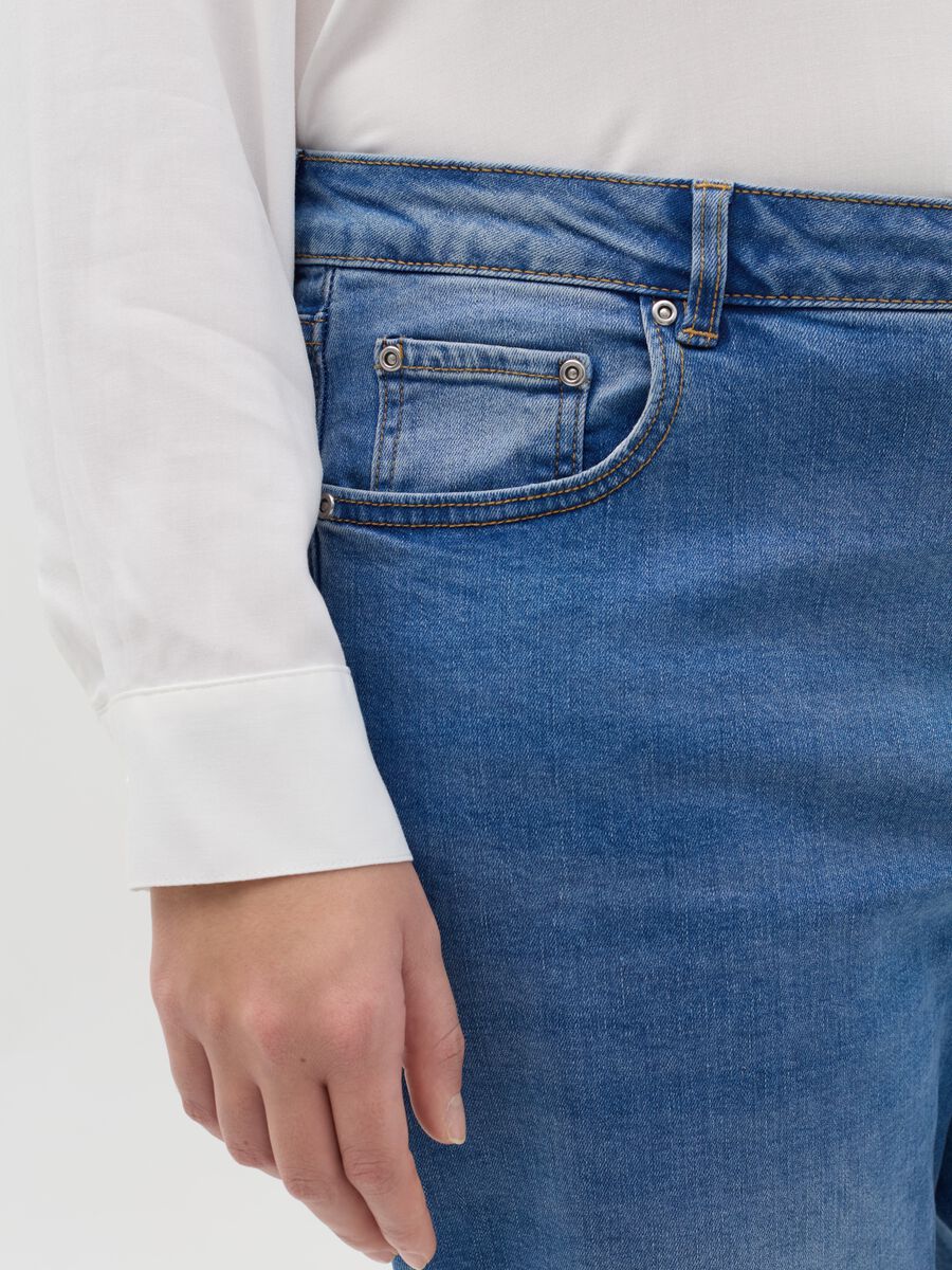 Relaxed-fit frayed jeans_2