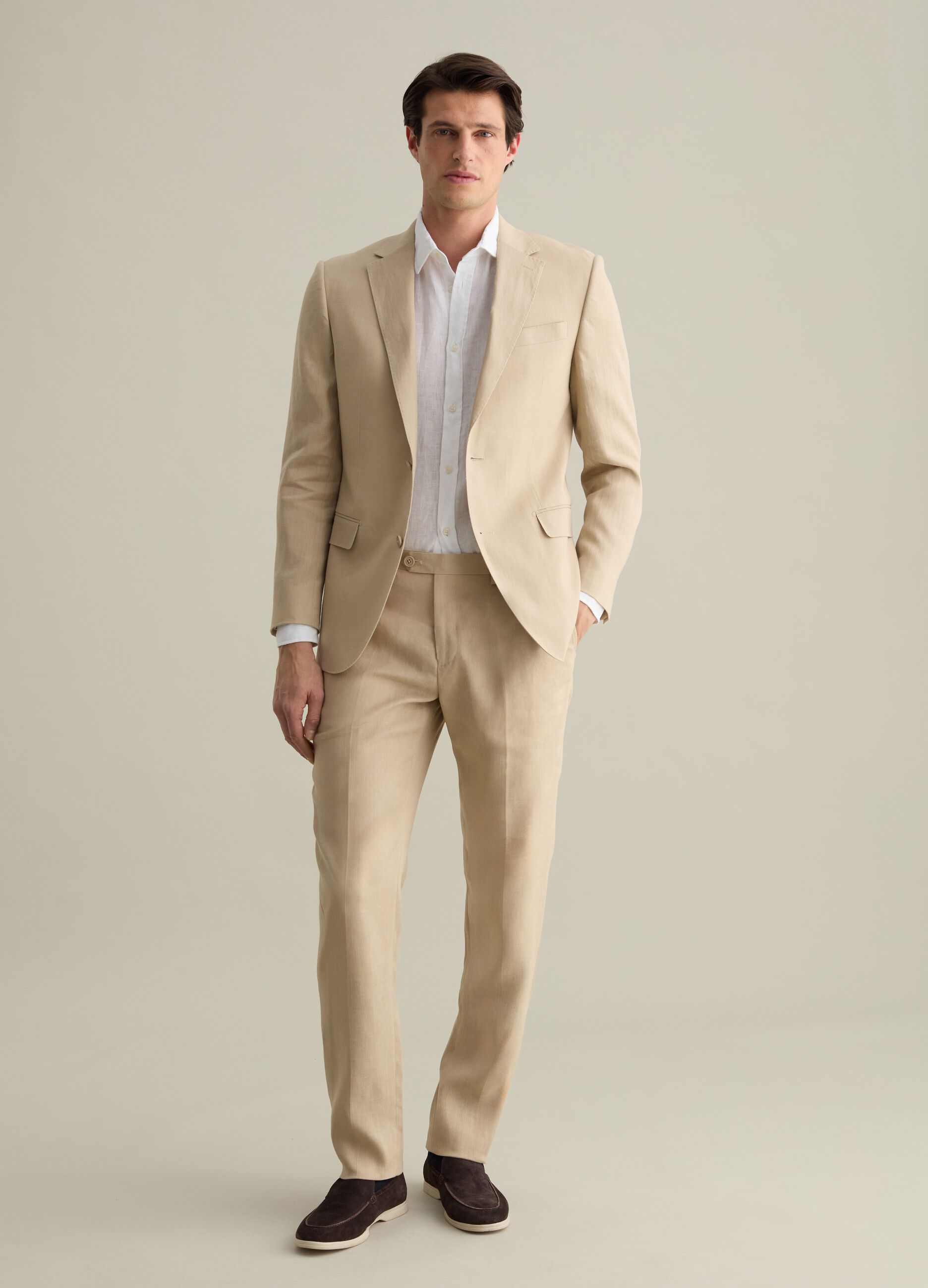 Contemporary regular-fit single-breasted blazer in linen