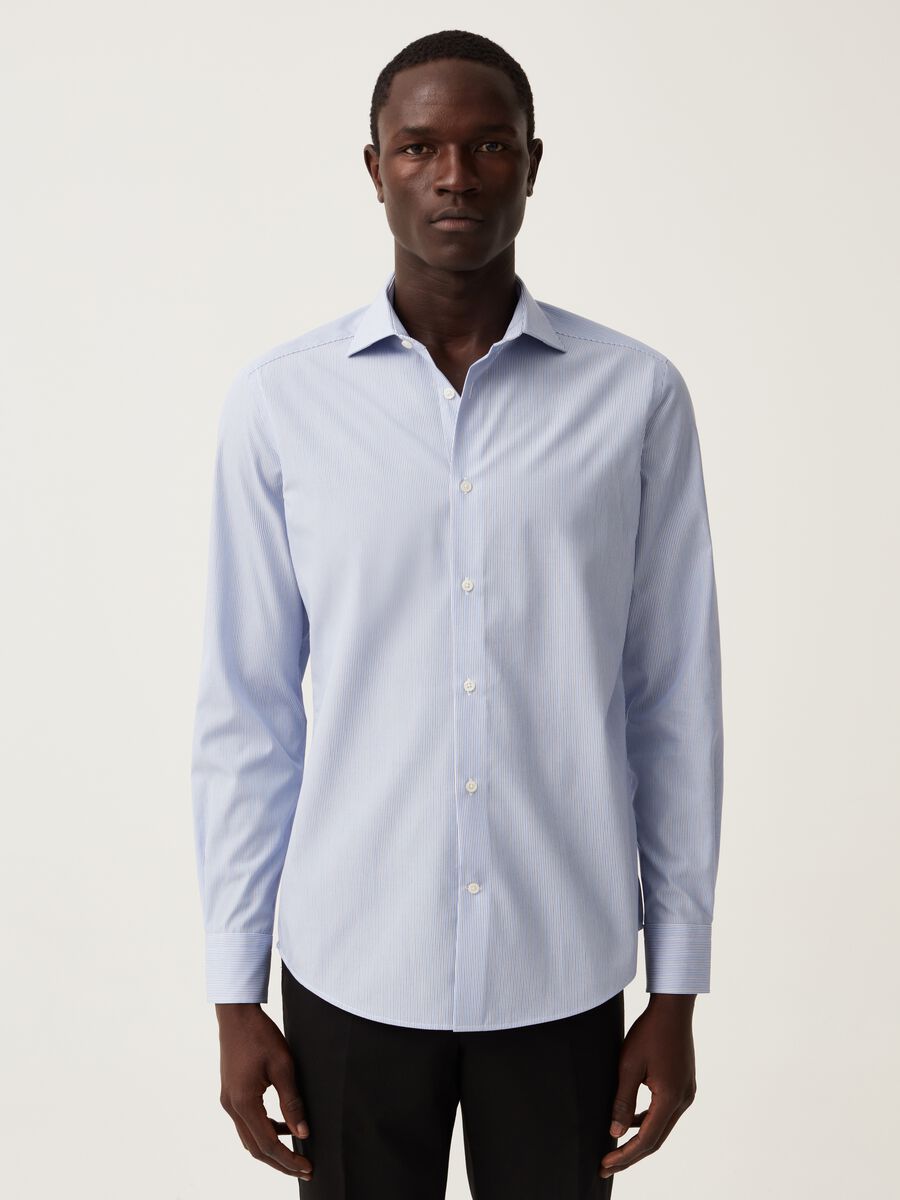 Slim-fit, no-iron shirt in fine striped cotton_0
