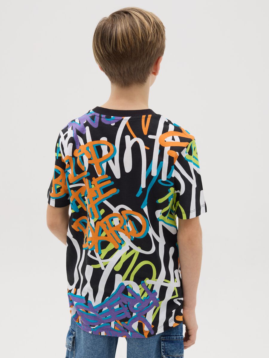 T-shirt in cotone con stampa graffiti _2