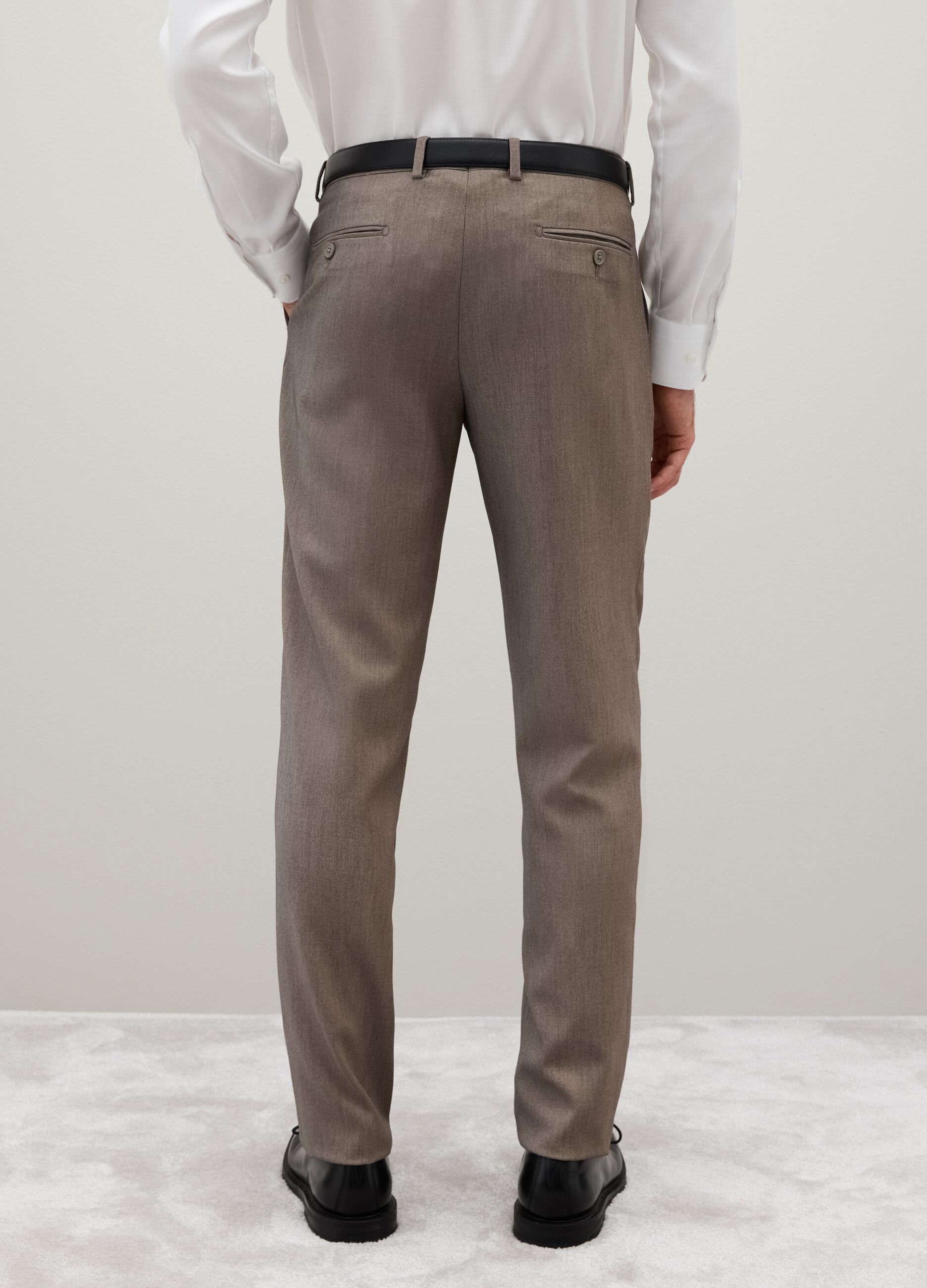 Brown slim trousers in stretch fabric