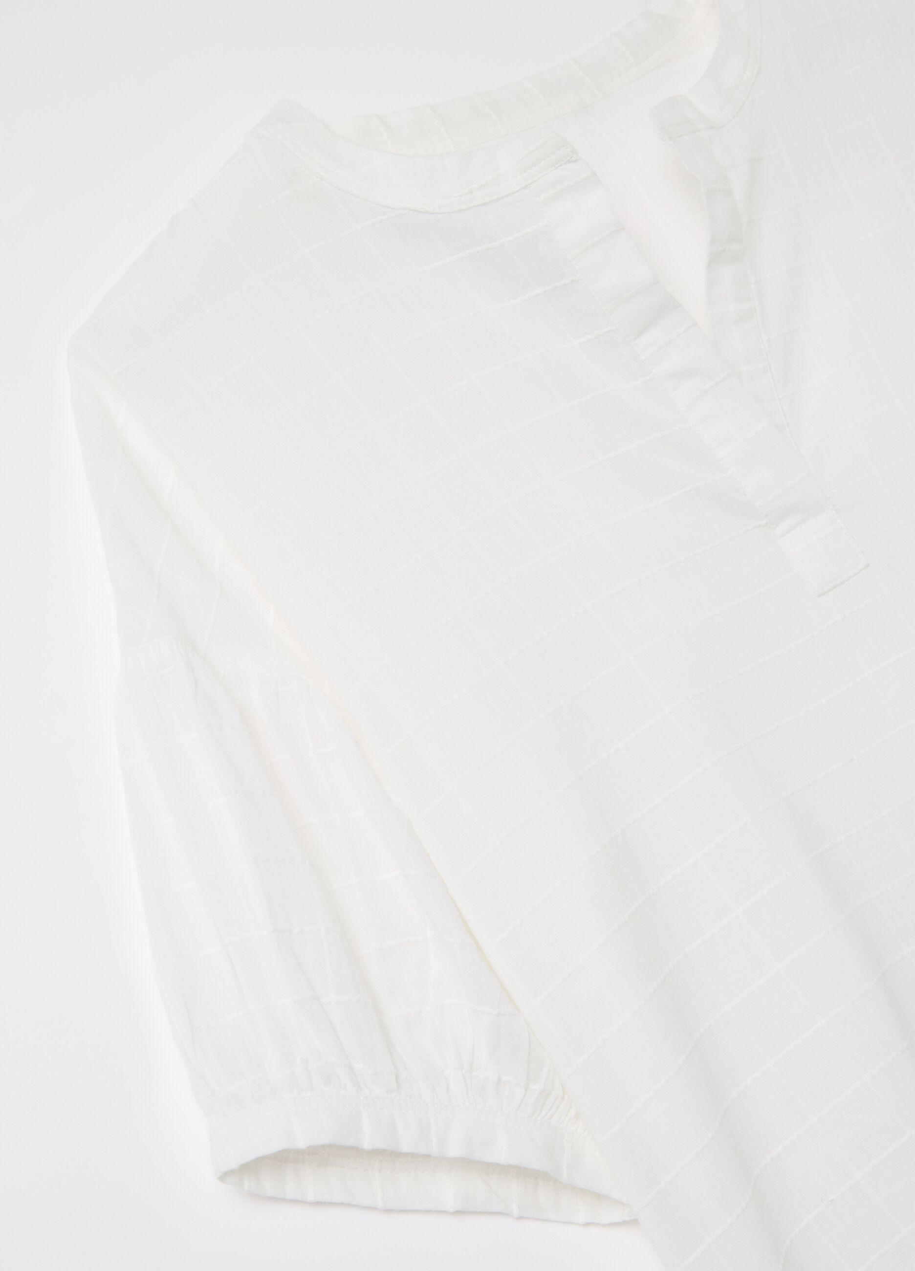 Blouse with raised stitching