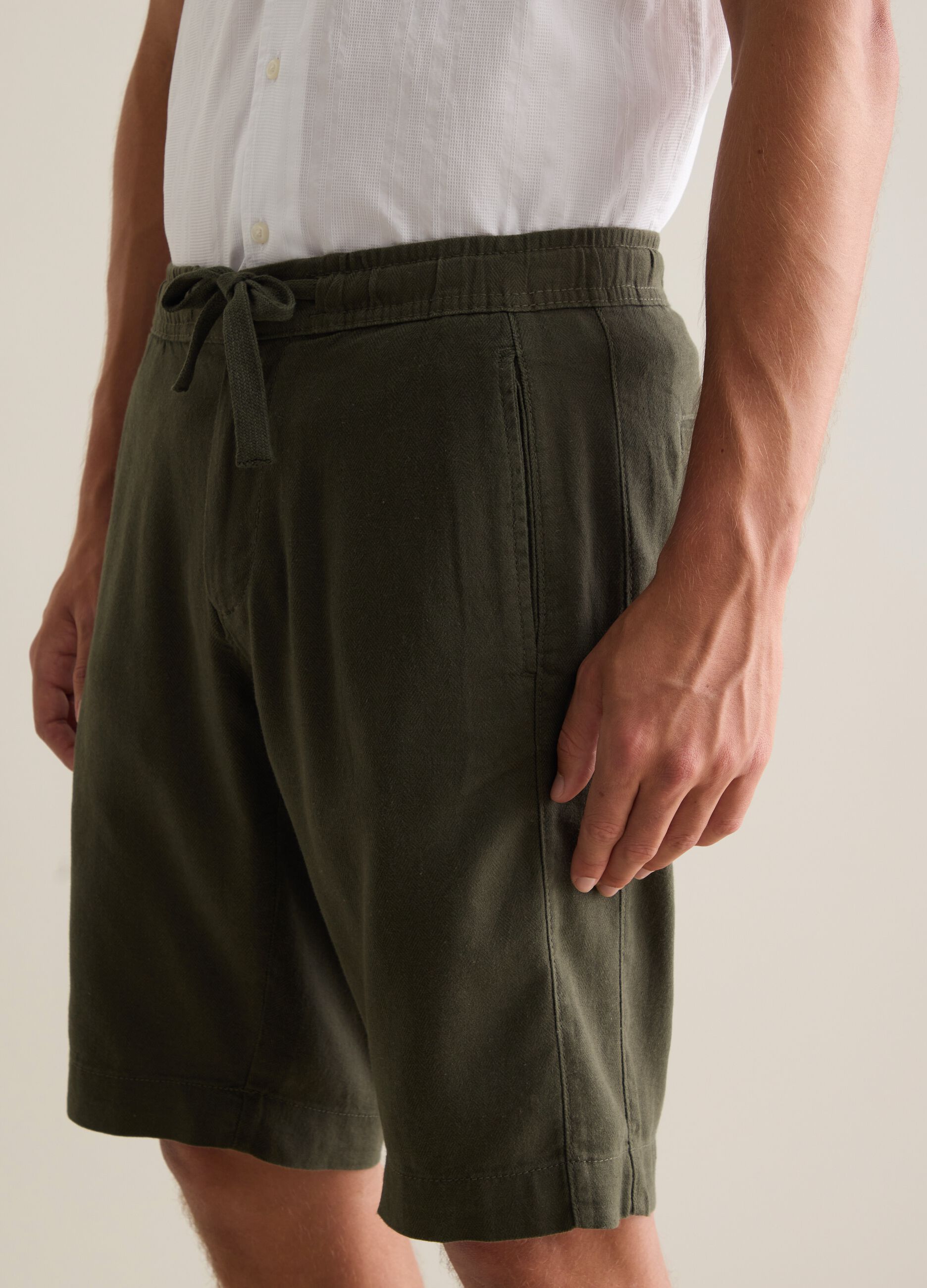 Men's green cotton blend regular fit shorts