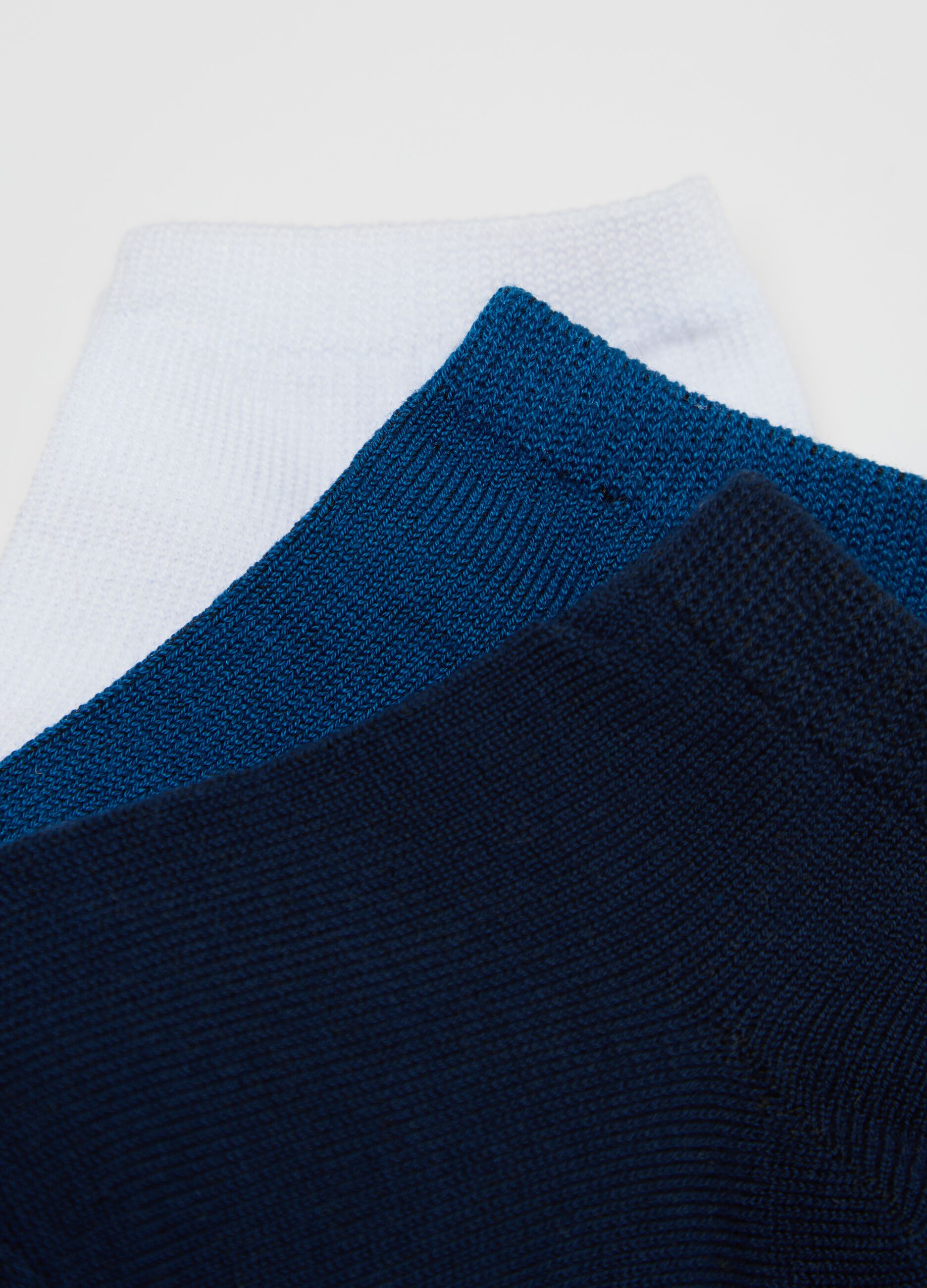 Seven-pair pack white and blue shoe liners with stripes