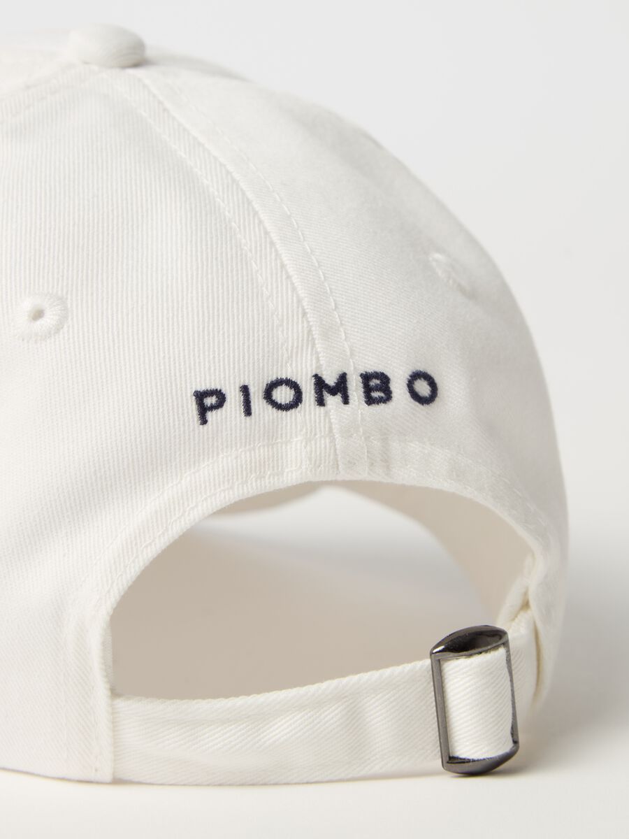 Baseball cap with embroidered logo_1