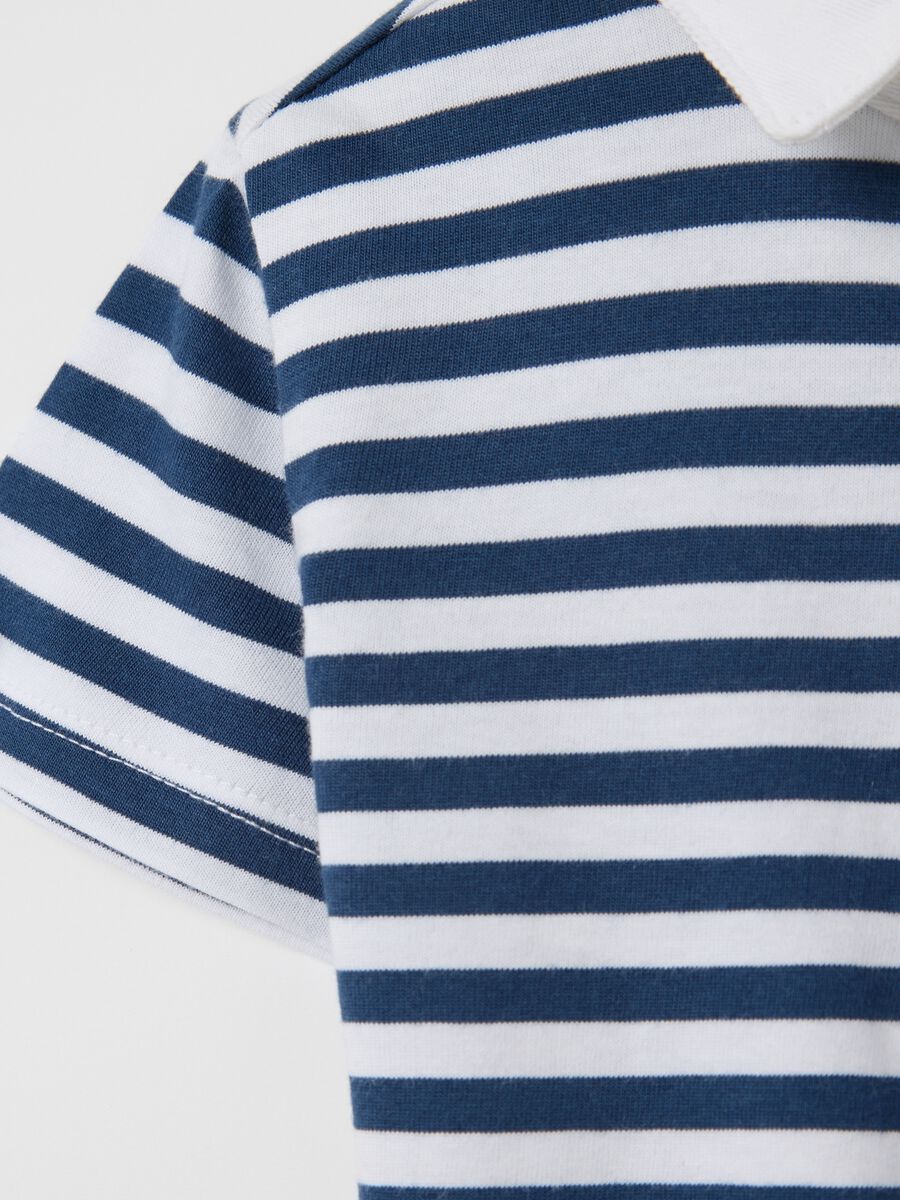 Cotton polo shirt with white and blue stripes_3