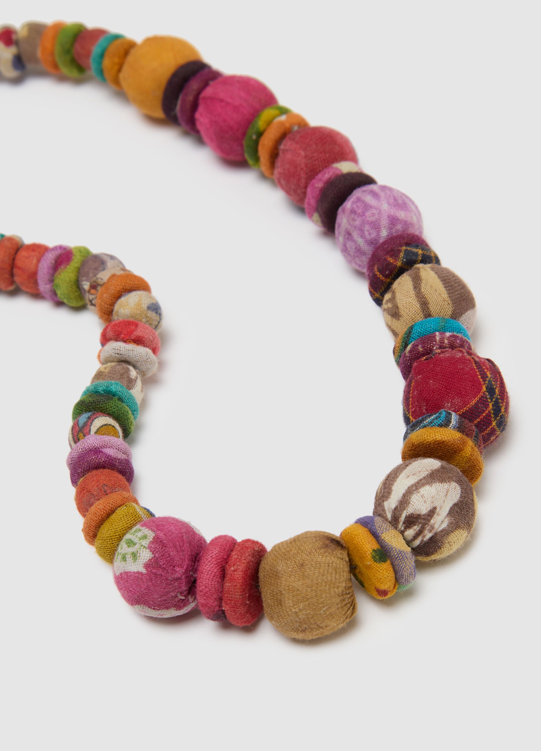 Multicolour wooden necklace with adjustable closure