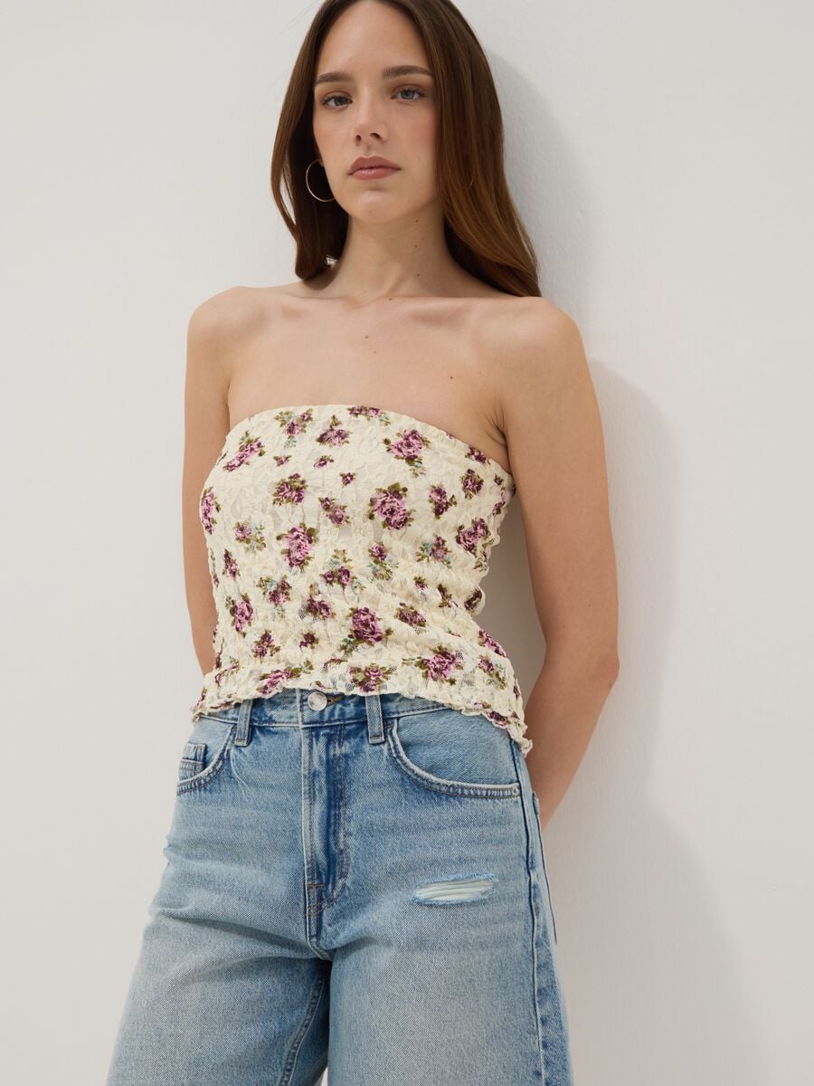 Top beige corto in tessuto elasticizzato a fiori regular fit_2