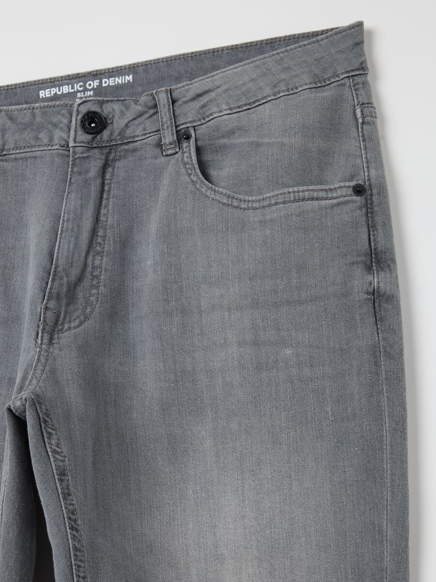 Slim-fit jeans with five pockets_5