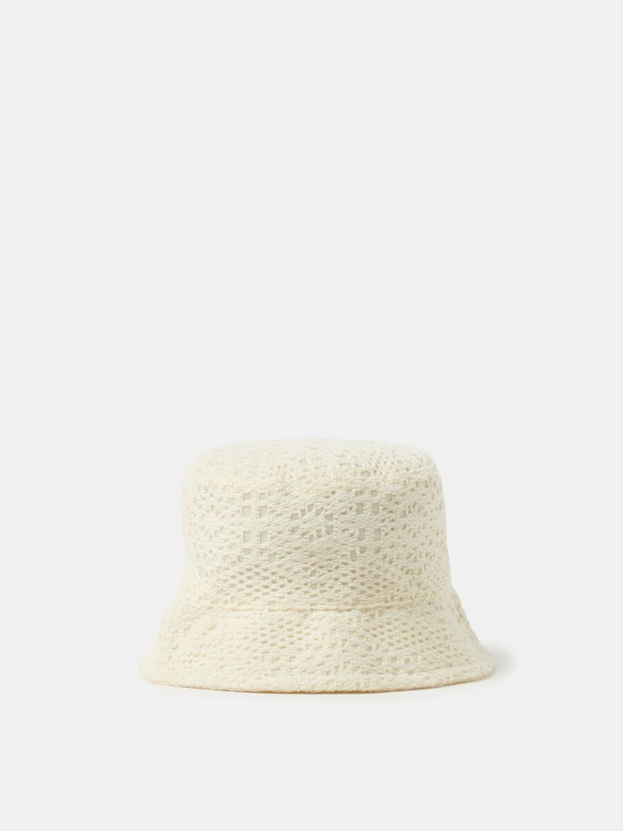 Hat with crochet design_0