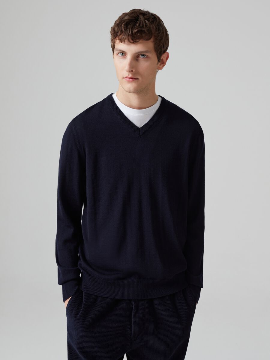 Pullover in lana merino scollo a V_0
