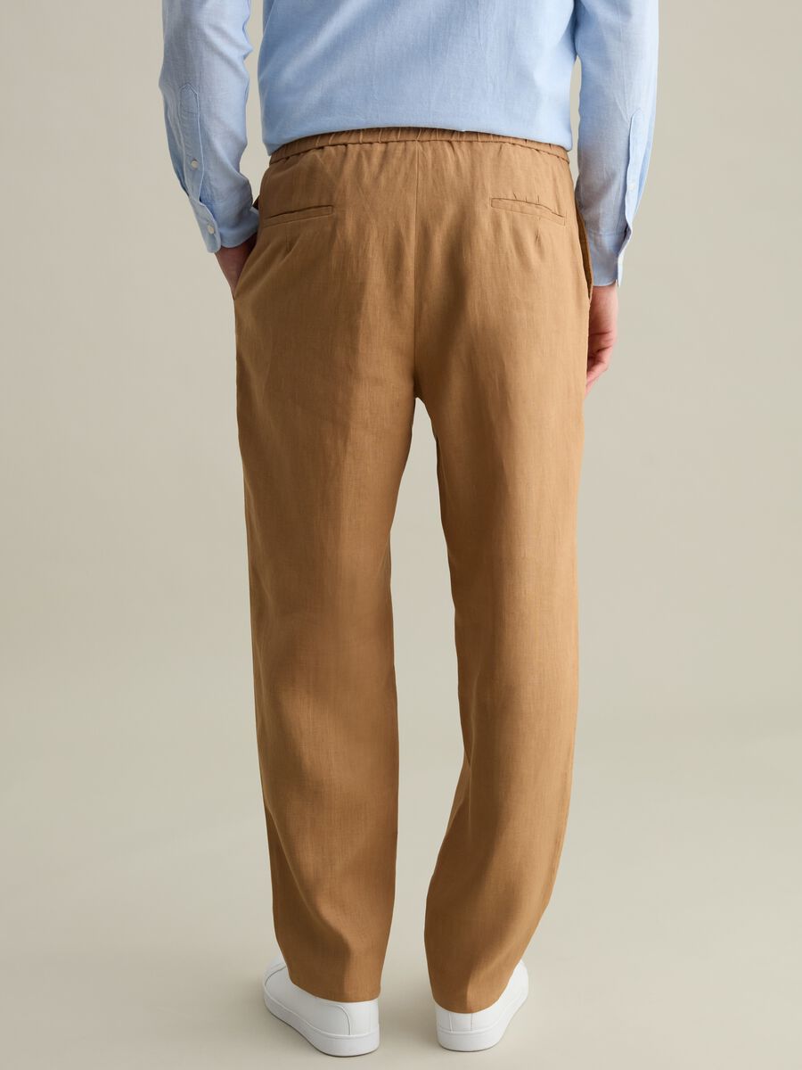 Contemporary trousers in linen_2