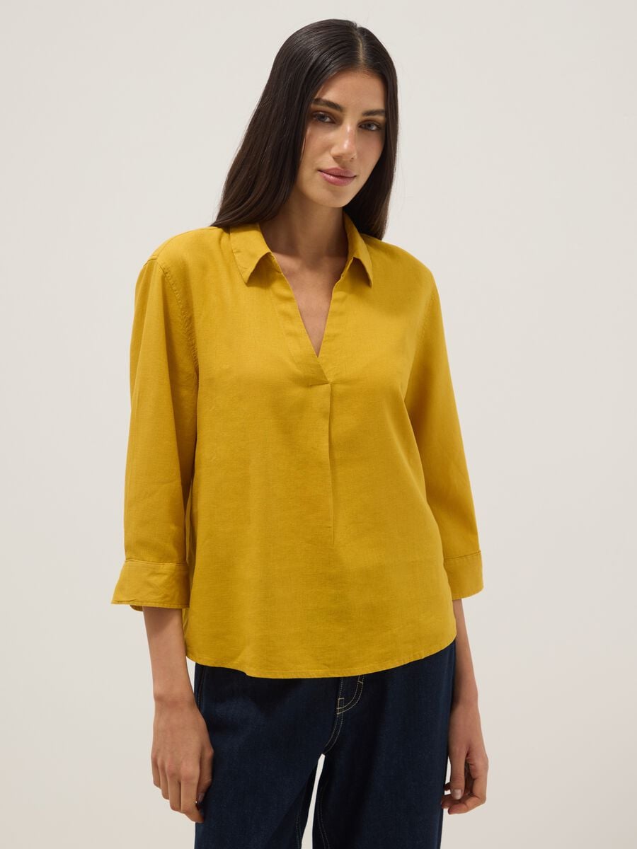 Yellow linen and viscose blend regular-fit shirt with V-neck_1