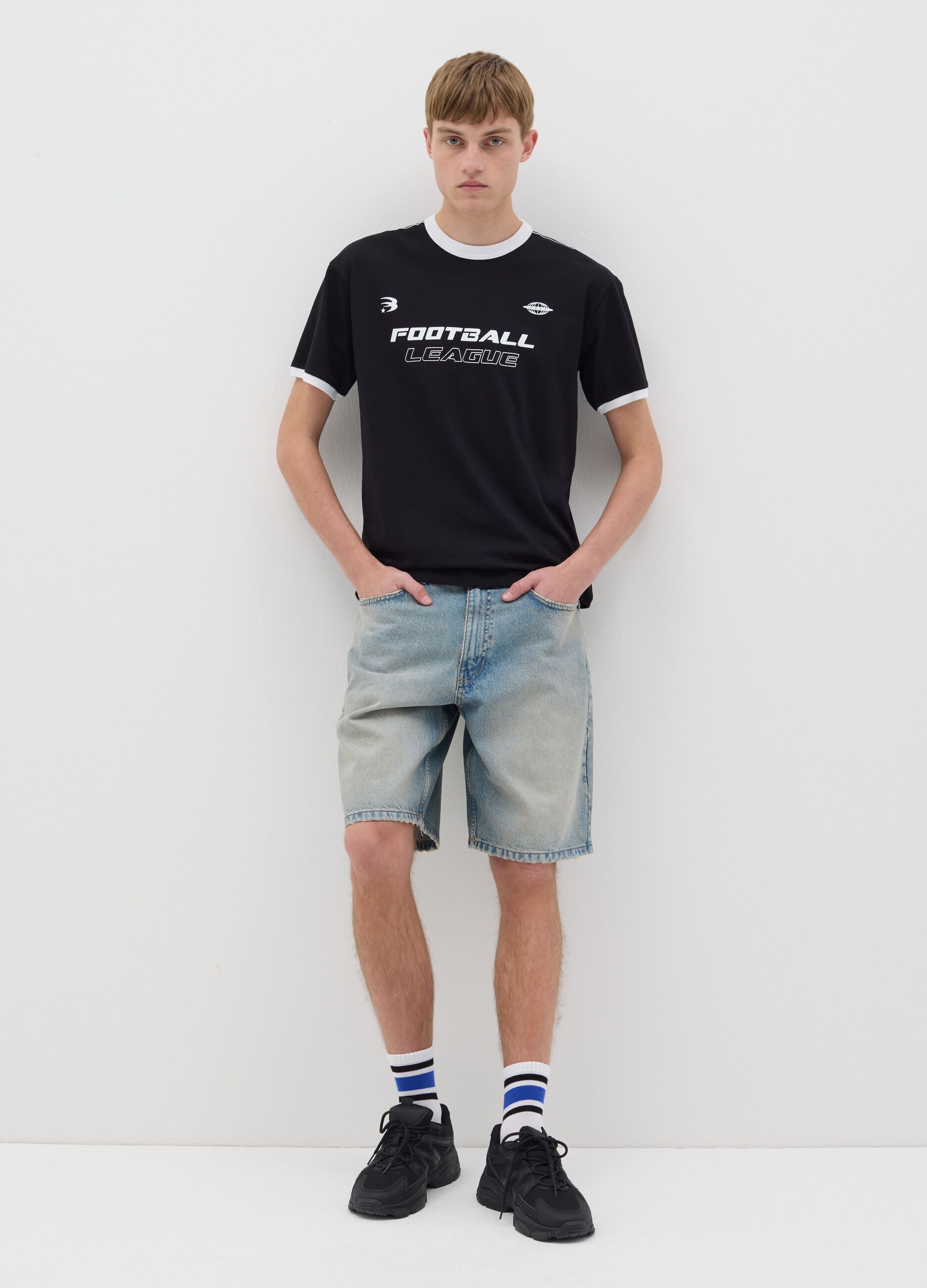 Black T-shirt with contrasting edging