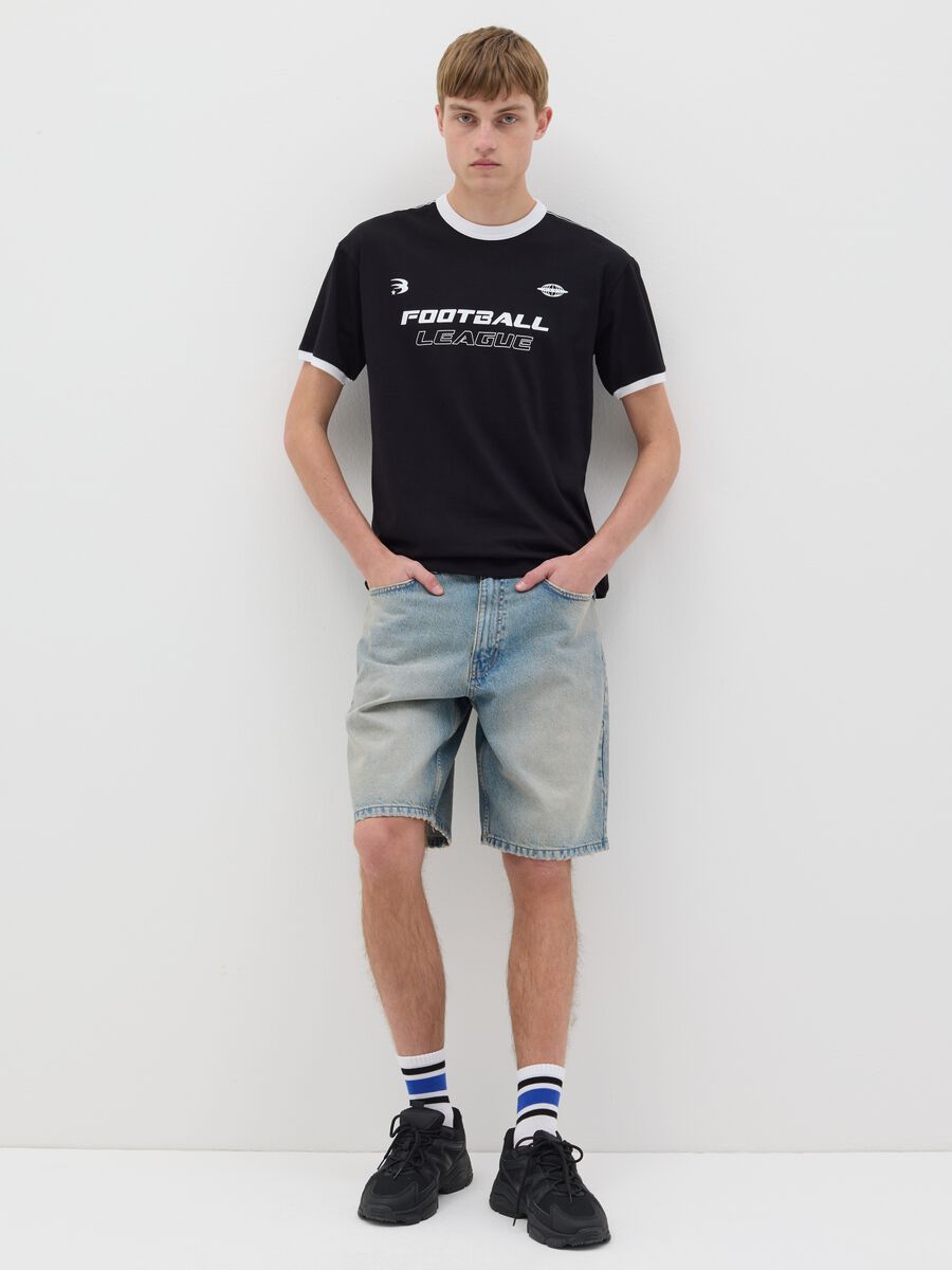 Black T-shirt with contrasting edging_1