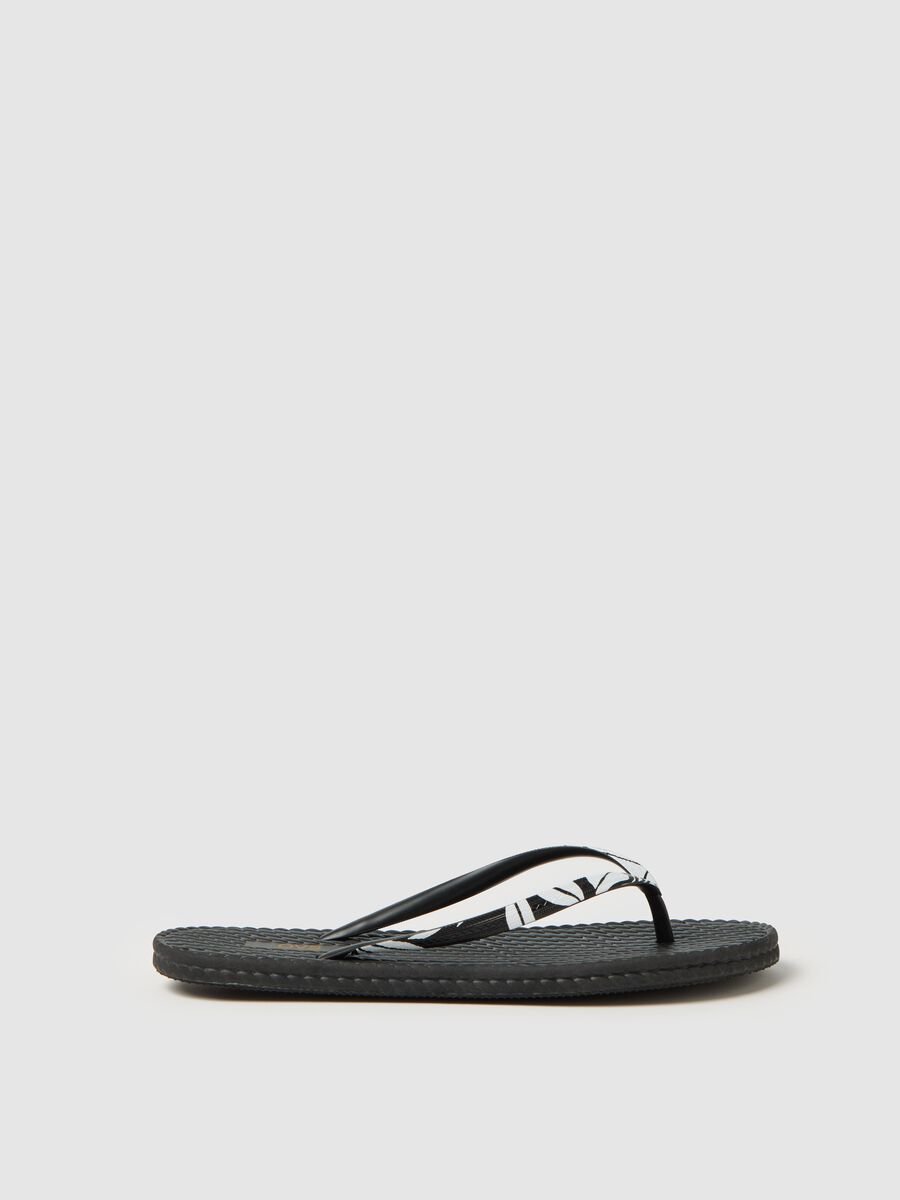 Women’s flip-flop in black PVC and polyethylene mix_0