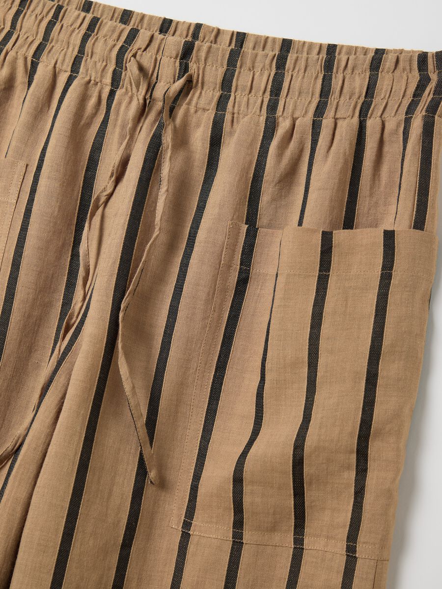 Pantalone a gamba larga a righe marrone_1