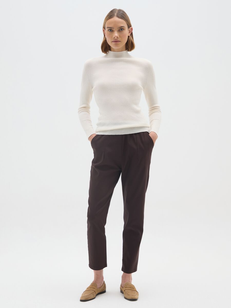 Brown regular fit trousers_0