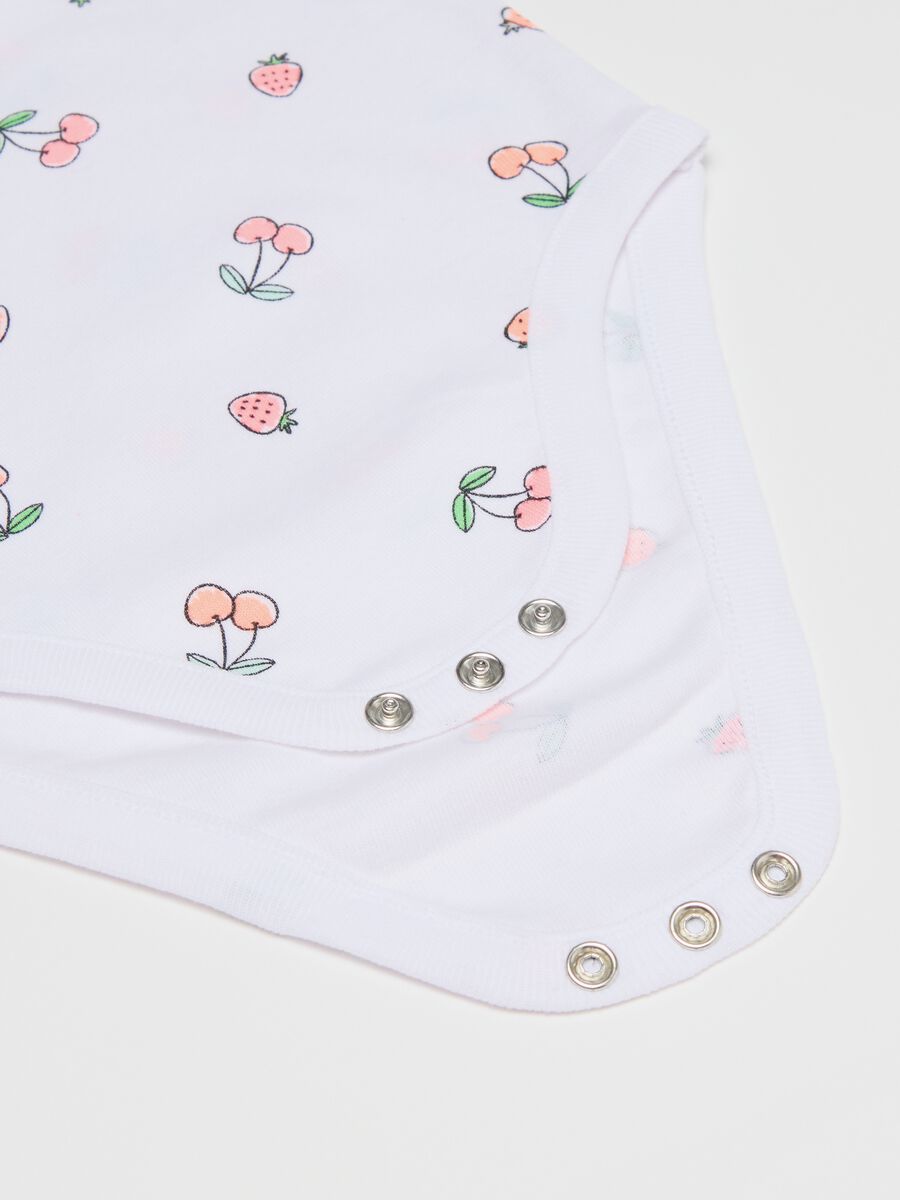 Three-pack sleeveless pink and white bodysuits in organic cotton with print_2