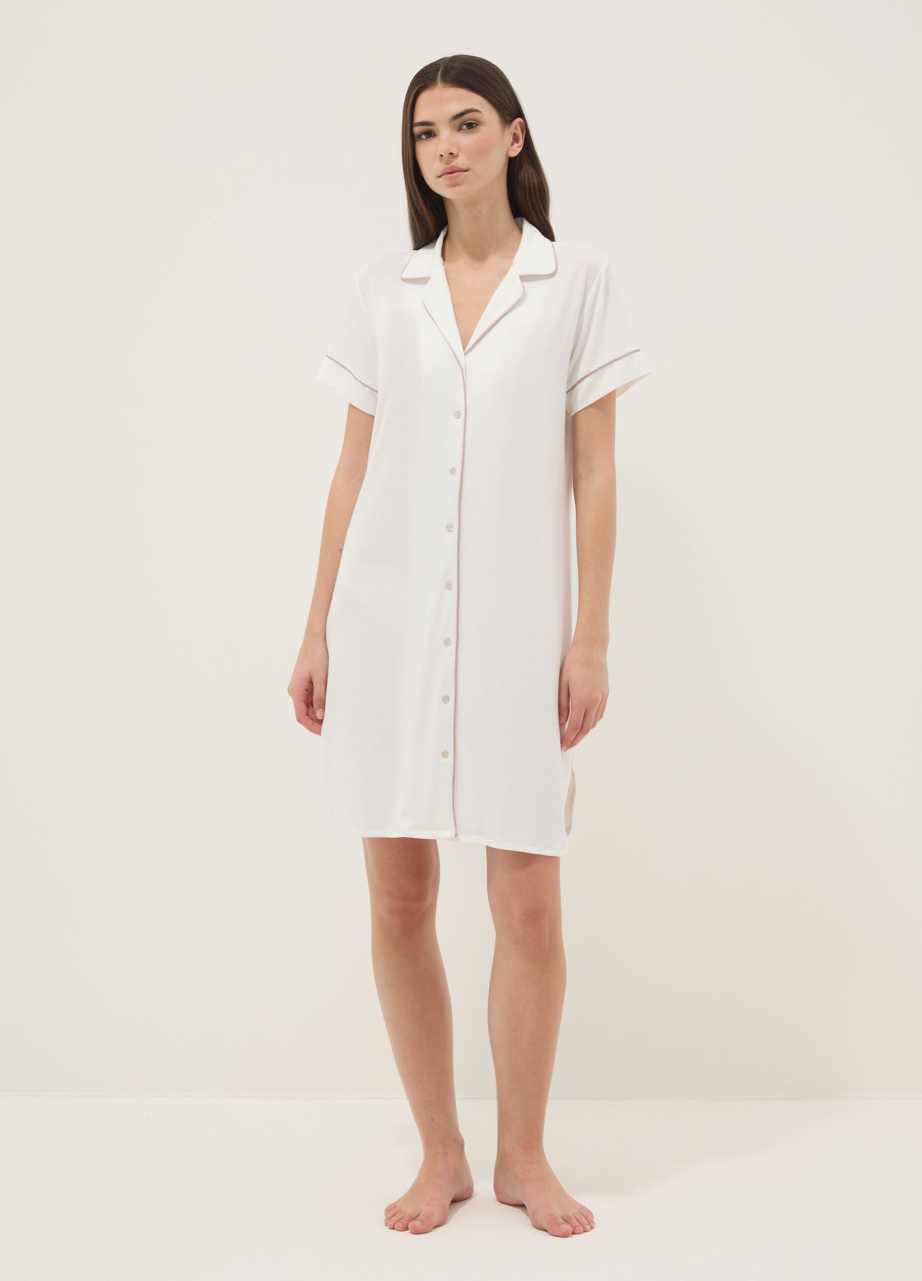 Camicia da notte in misto viscosa elasticizzata bianca con collo a V