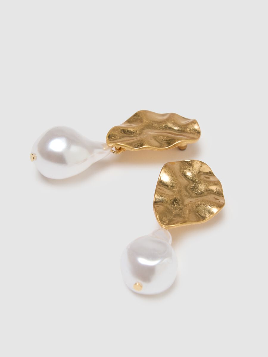 Gold-coloured steel earrings with pendants_2