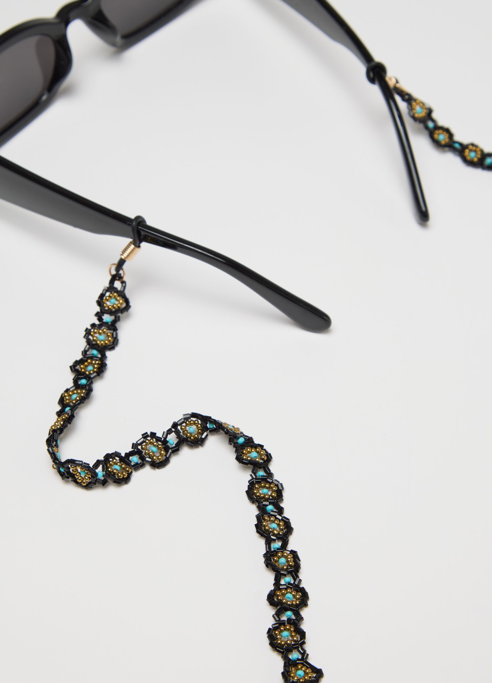 Glasses chain with multicoloured beads